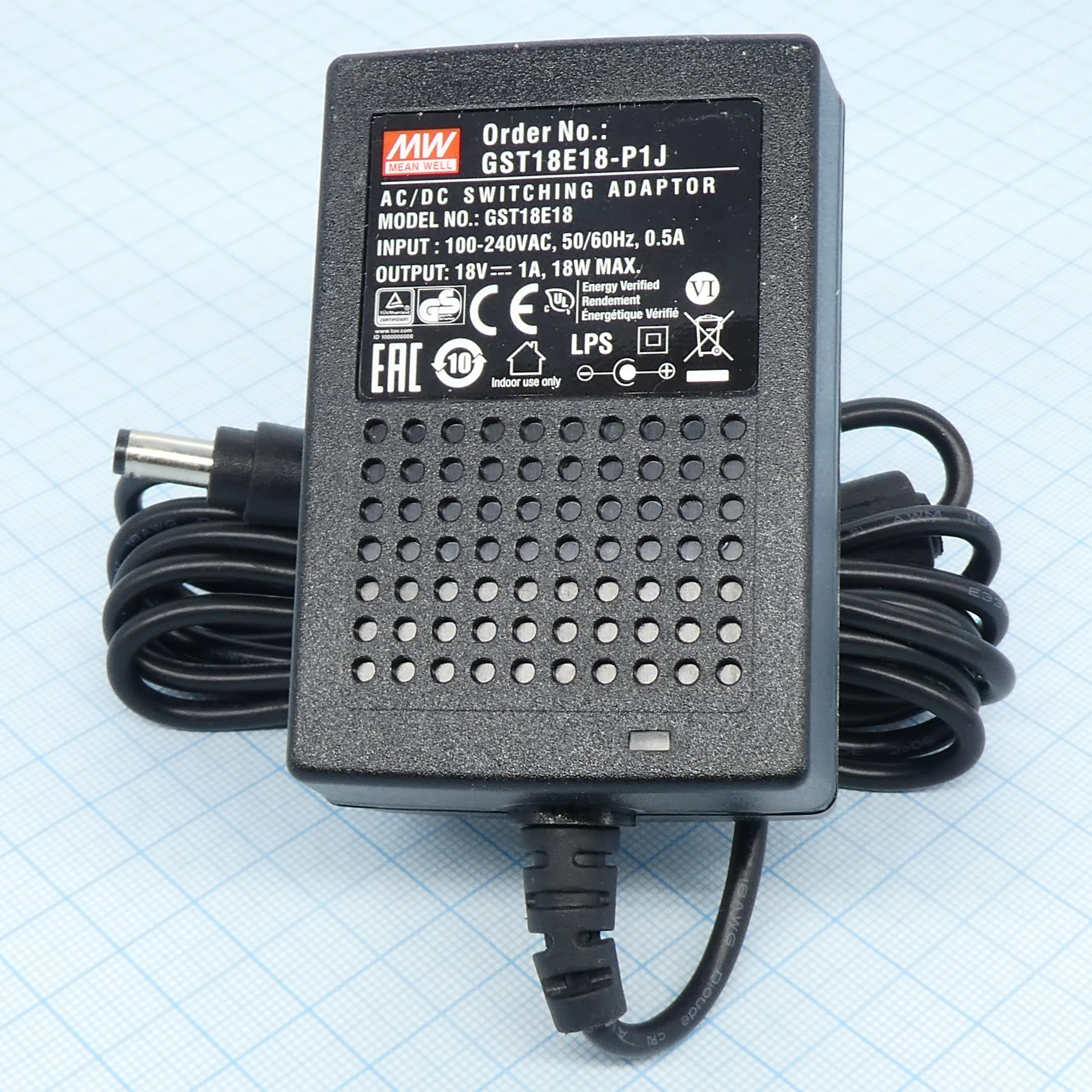 GST18E18-P1J - AC-DC, 18Вт, вход 85...264B AC 47...63 Гц,, выход 18B/1A, изоляция 3000В AC, 79x54x33мм, -30...+70°С, выходной разъем 11, диам. 5.5х2.1мм