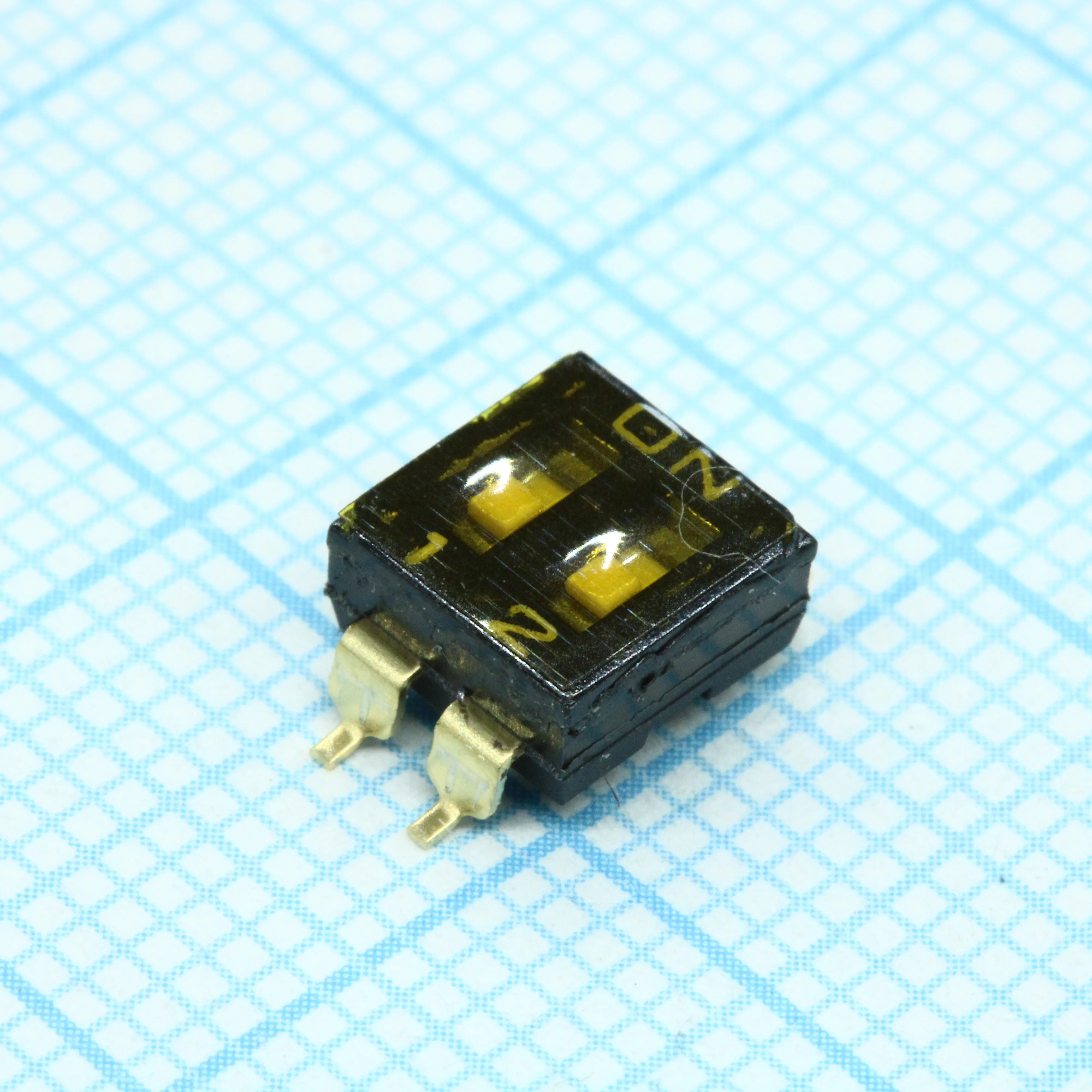 A6S2102H - Переключатель DIP 2 группы 0.025А 24В для поверхностного монтажа 1000 циклов шаг 2.54мм туба