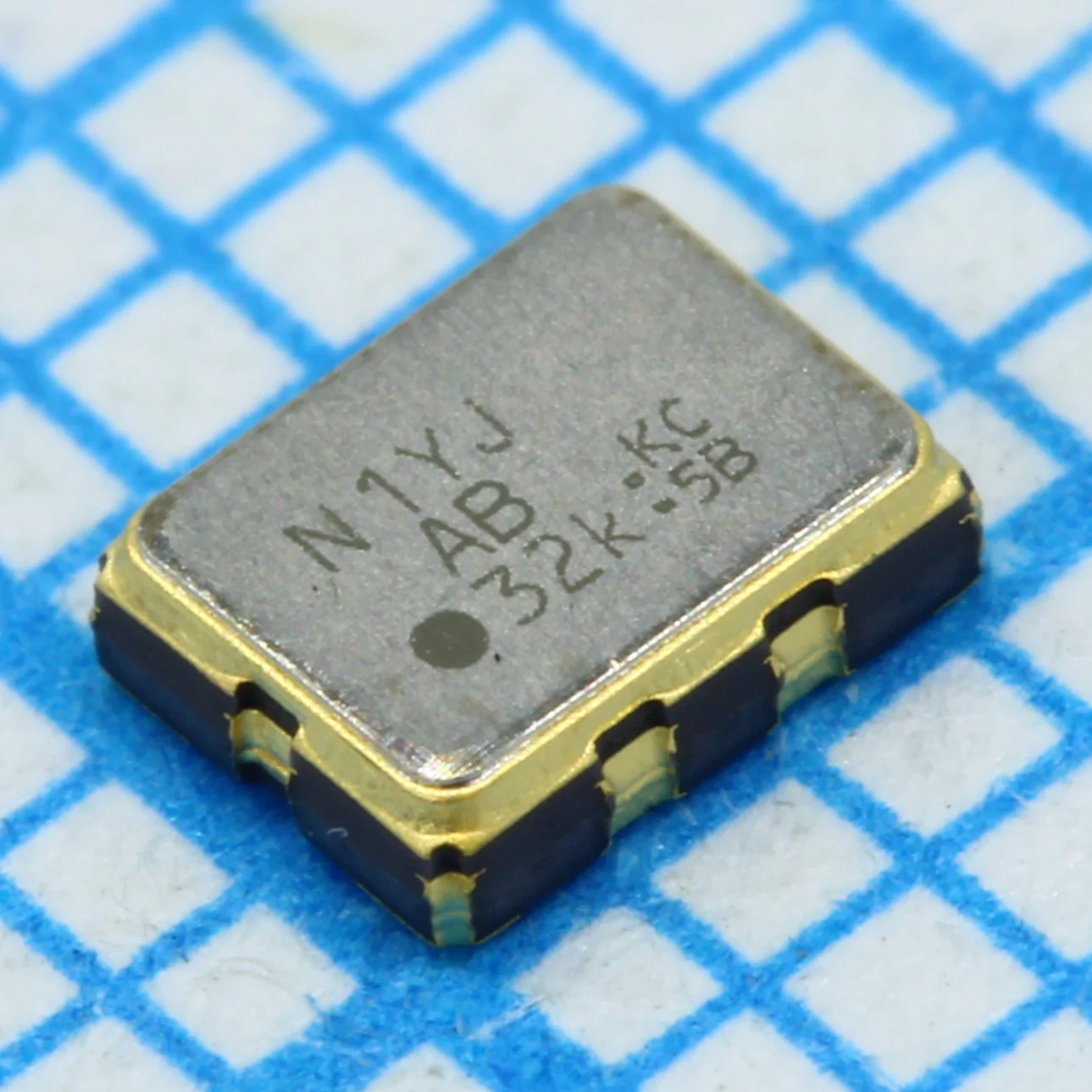 NR3225SA-32.768KHZ-NSA3646A - Кварцевый генератор TCXO SMD 3.2*2.5*0.9мм, 32.768кГц, Uпит=3В, 7ppm, -40°…+105°C