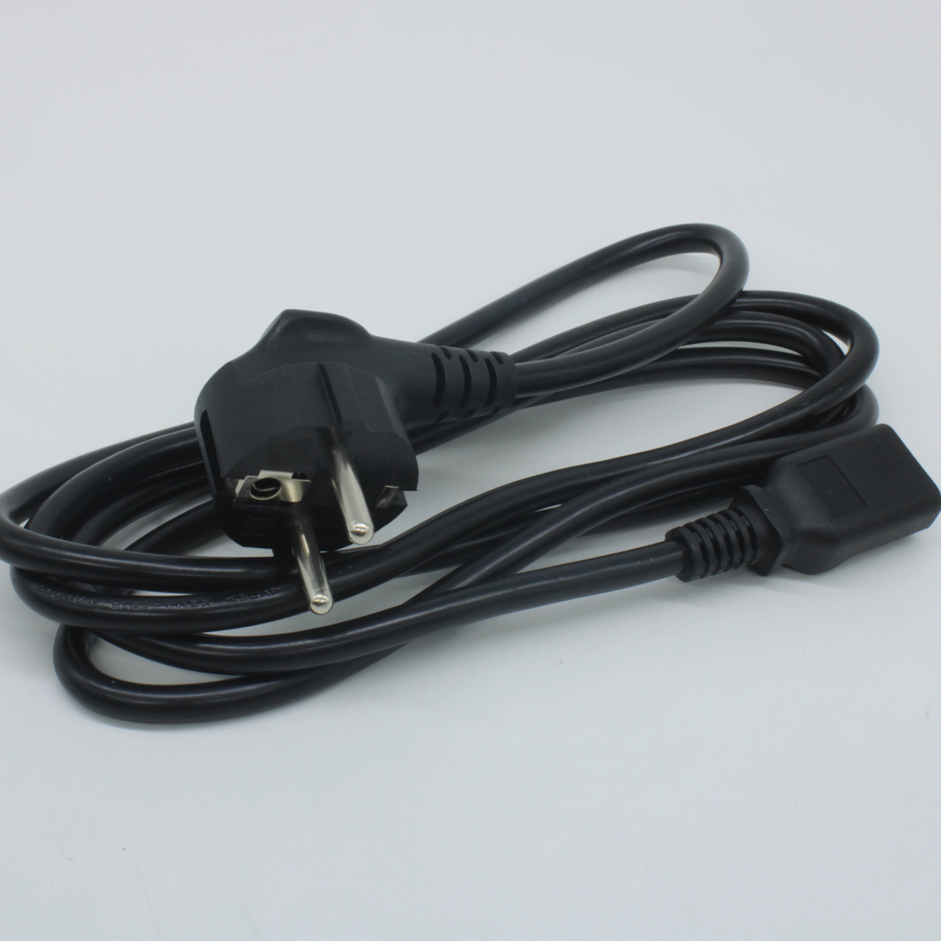 EU1-MC13 - Кабель питания Schuko (CEE 7/7) - IEC C13, H05VV-3, 300/500V, 0,75мм2/3С, 10А, 1.8 м, прямой, черный
