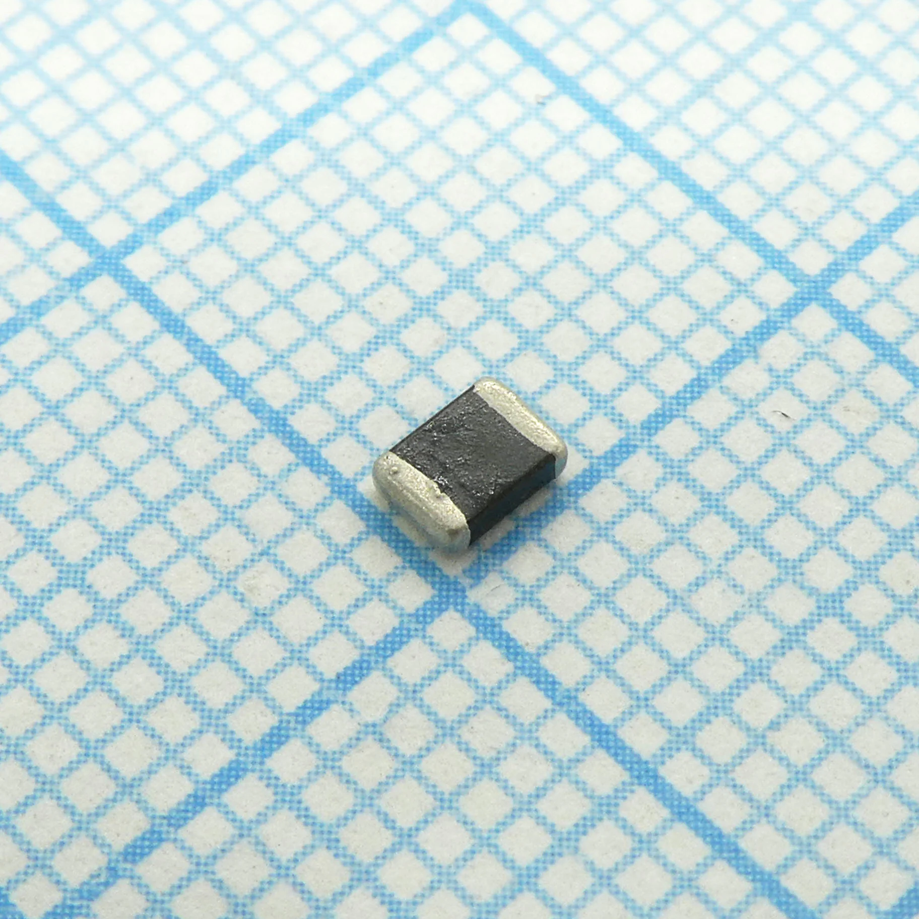 JMV1210S220T182 - SMD варистор 1210 22Vdc 400A  27V(1mA), стандарт. серия, лента в катушке