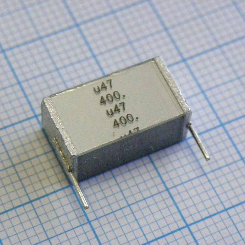 B32562J6474K - Конденсатор металлоплёночный полиэтилентерефталатный 0.47мкФ 400В ±10% (16.5х7.3х9.3мм) шаг выводов 15мм 125°С россыпь