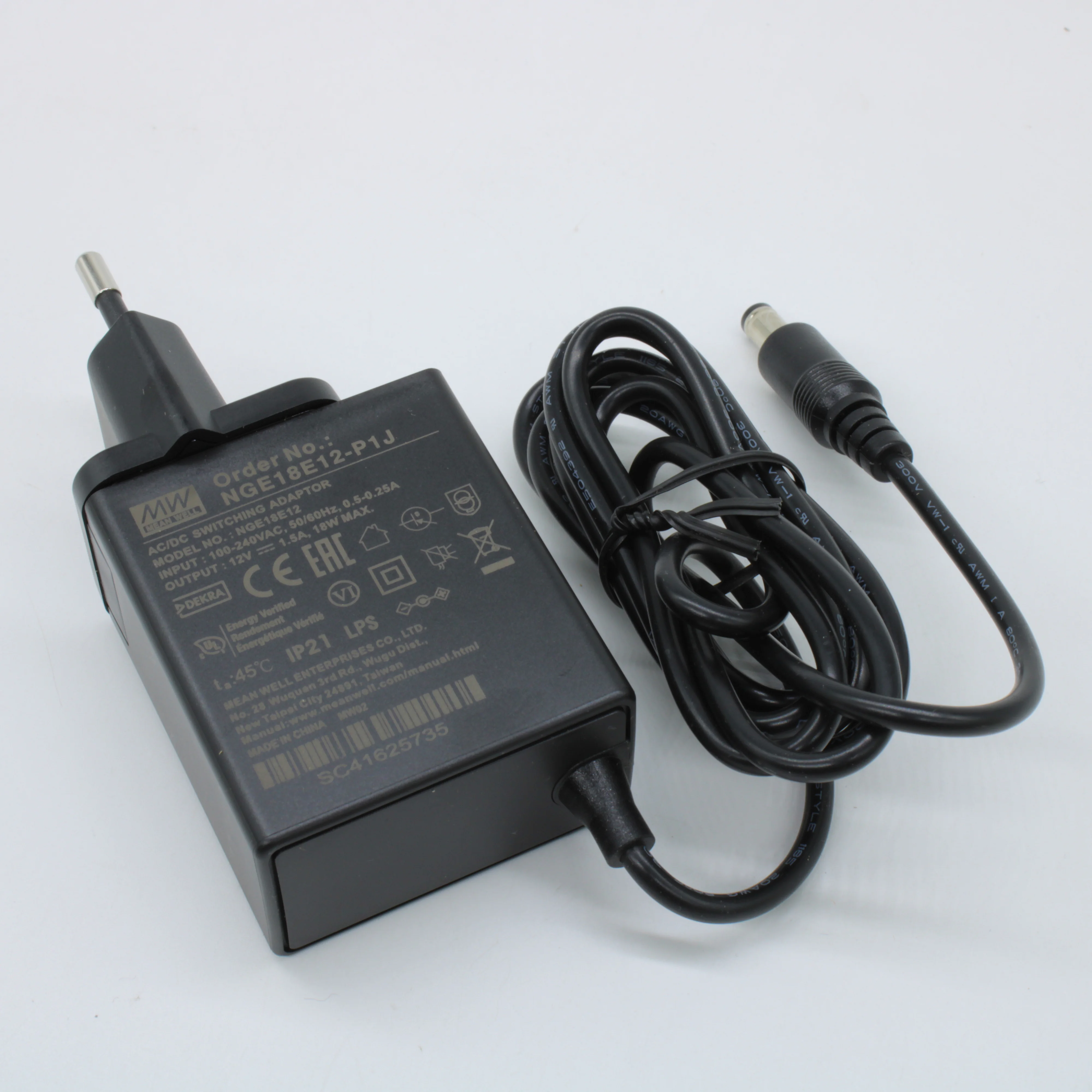 NGE18E12-P1J - AC-DC, 18Вт, сетевой адаптер, выход 12В/1.5А, вход 80...264В AC, 47...63 Гц, изоляция 4000B DC, 2xMOPP, 48x28*x55мм, -30...+70C, евровилка, выходной разъем 11мм, диам. 5.5х2.1мм
