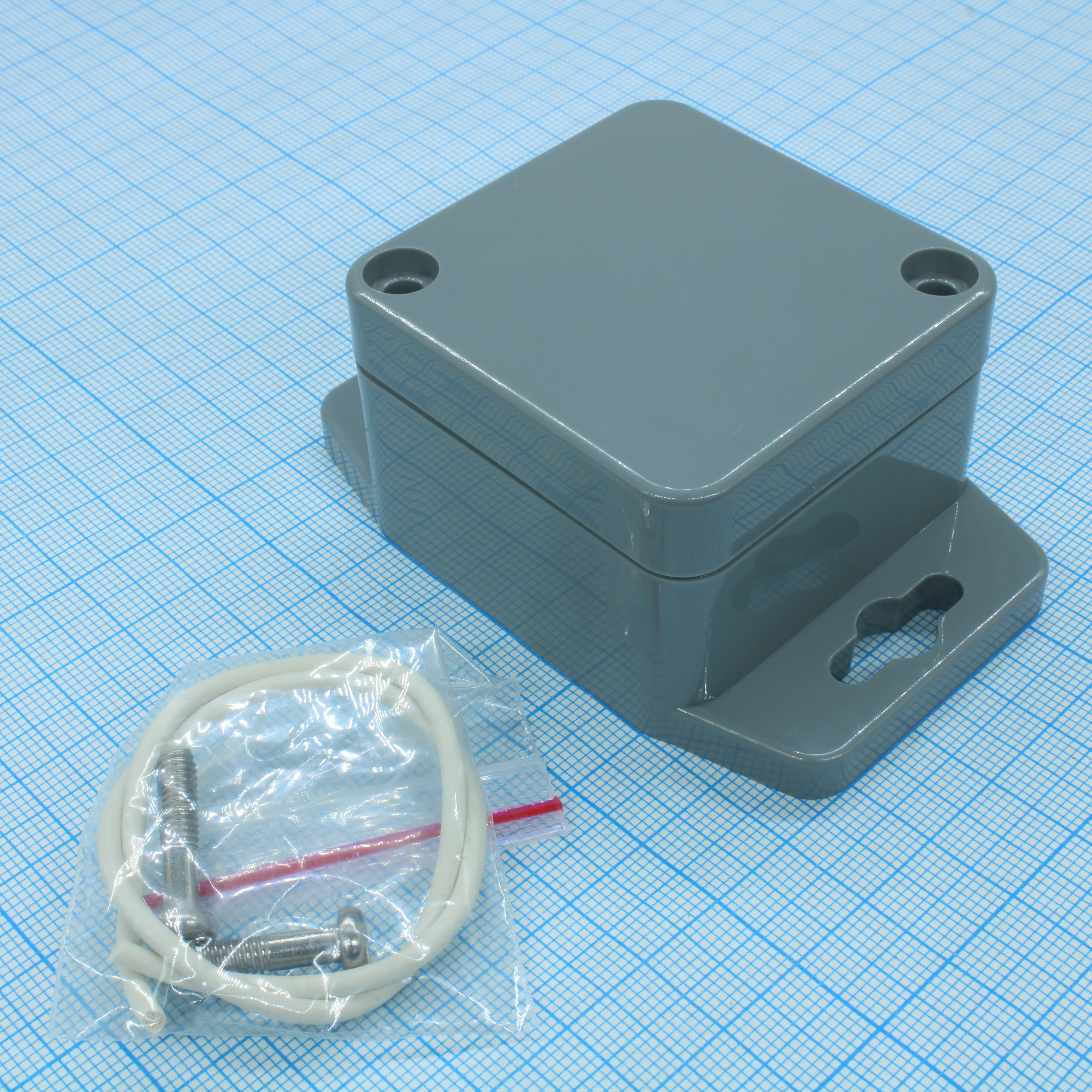 G362MF - Герметичный корпус из прочного ABS пластика с фланцем, IP65, темно-серый
