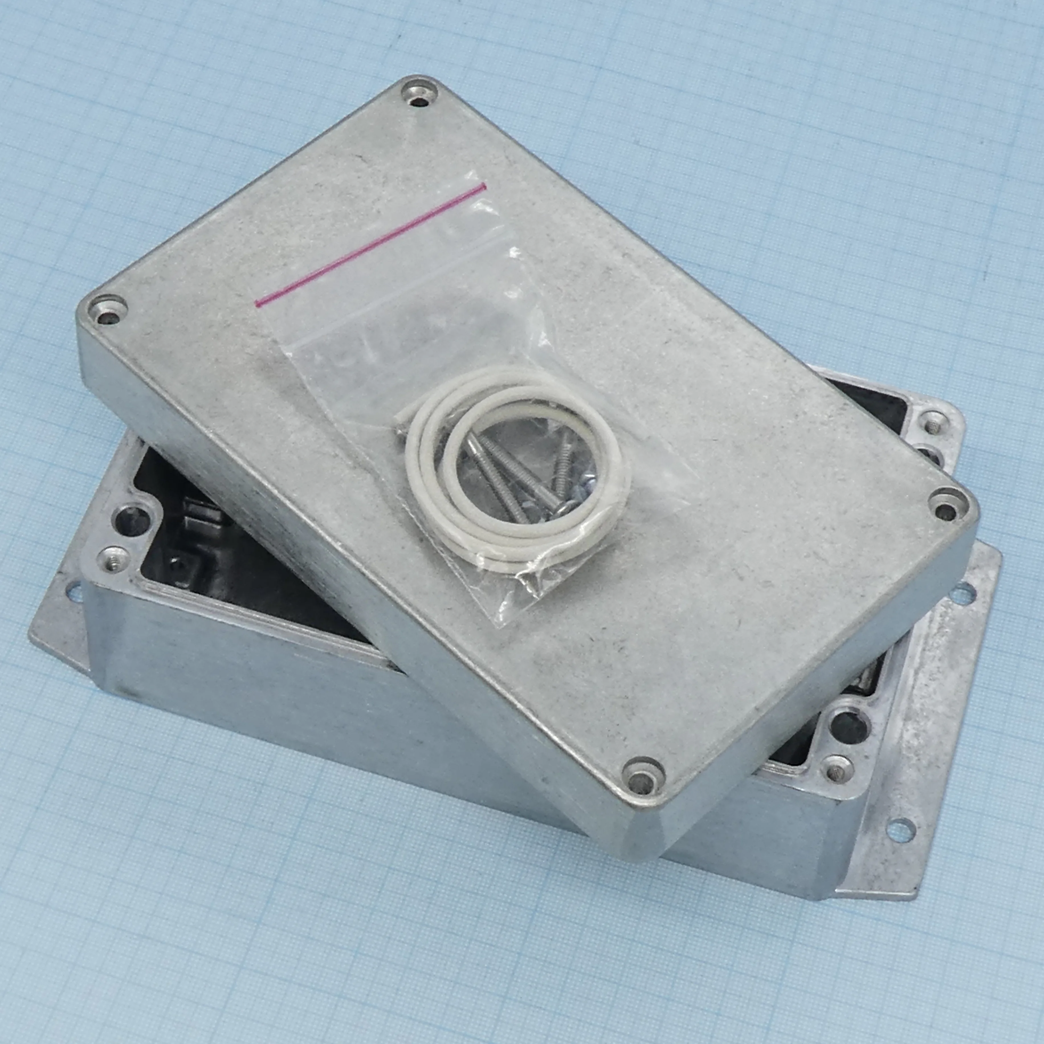 G116MF - Герметичный алюминиевый корпус с фланцами, IP65, некрашеный