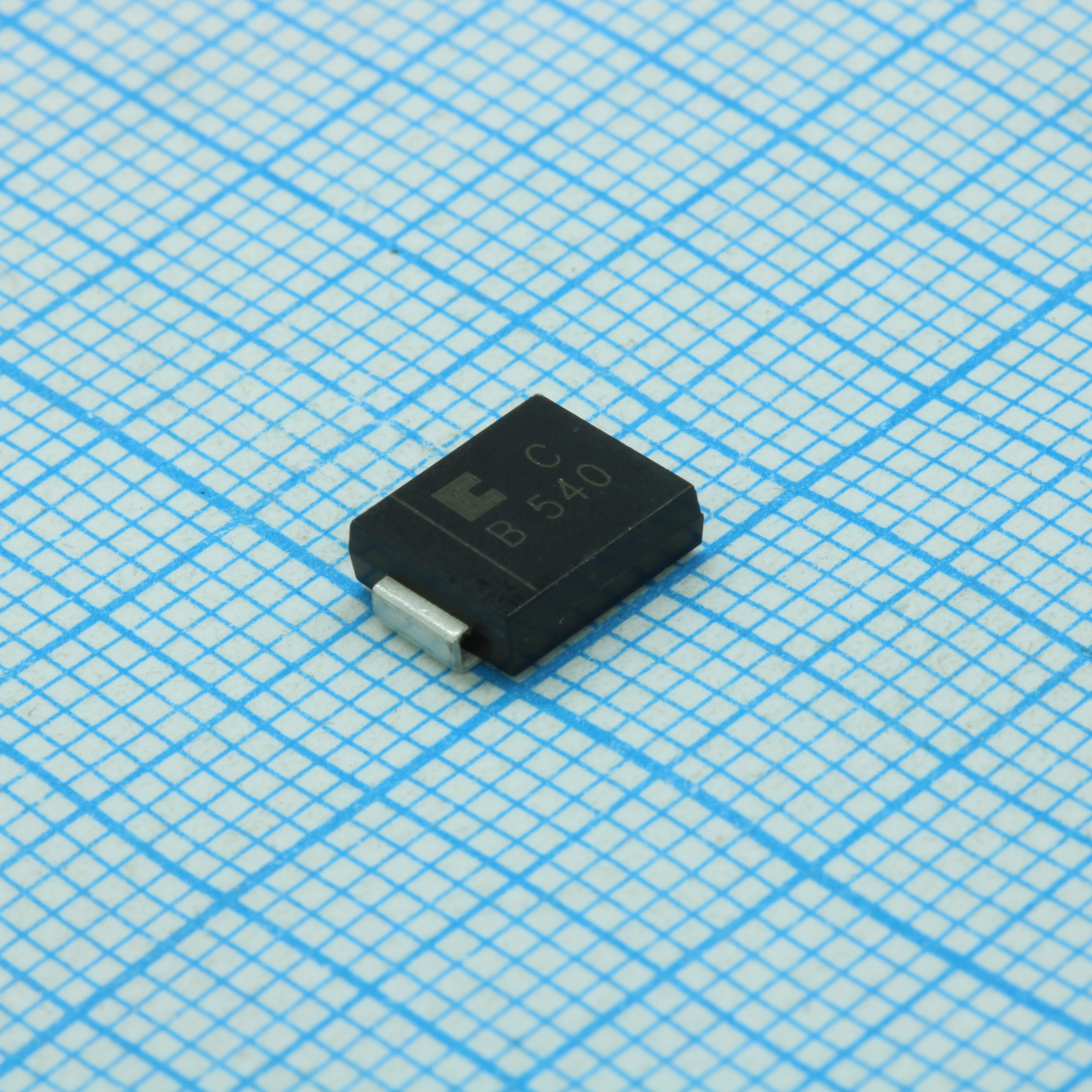 CDBC540-HF - Диод Шоттки 40В 5A 2-Pin SMC лента на катушке