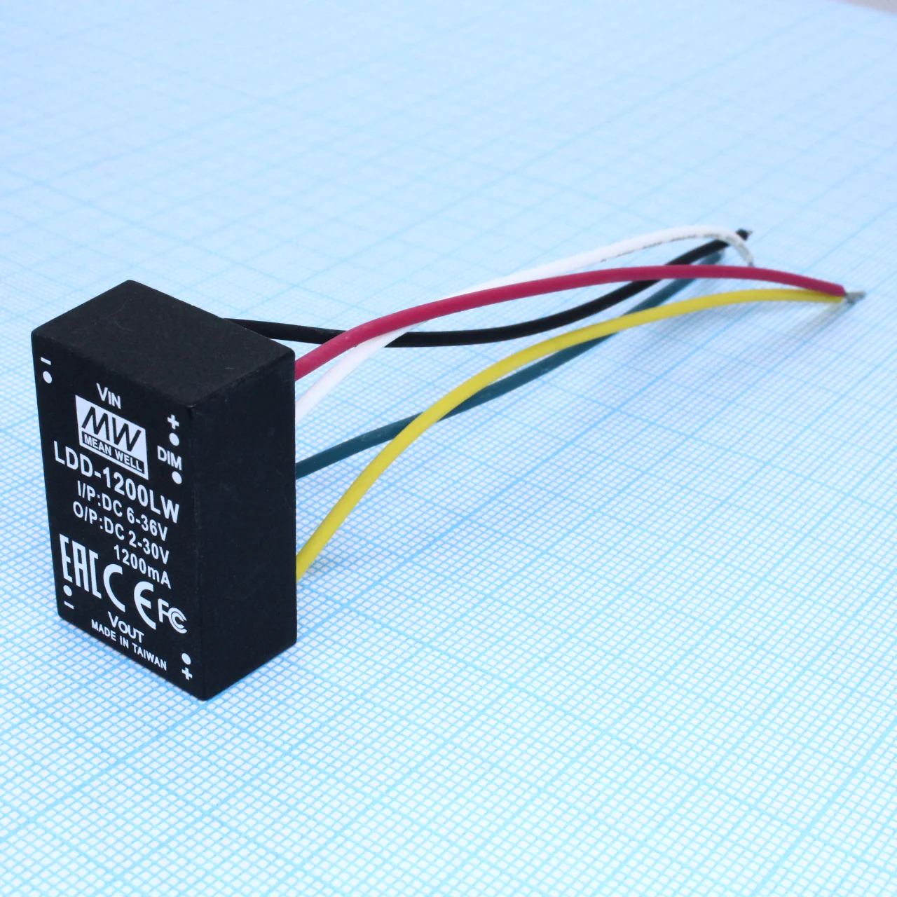 LDD-1200LW - DC/DC LED понижающий, вход 6…36В, выход 2…30В/1.2А, КПД до 95%, вход On/Off/DIMM, 31.8x20.3x12.2мм, проводные выводы, -40…71°C, пластик