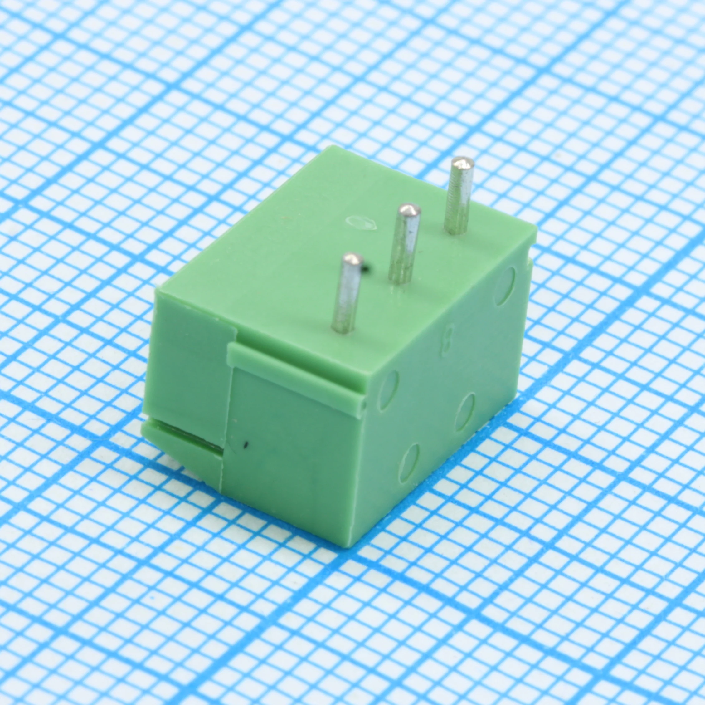 DG340R-3.81-03P-14-00A(H) - Винтовой клеммный блок с защитой провода, 3 контакта. Серия DG340R-3.81
