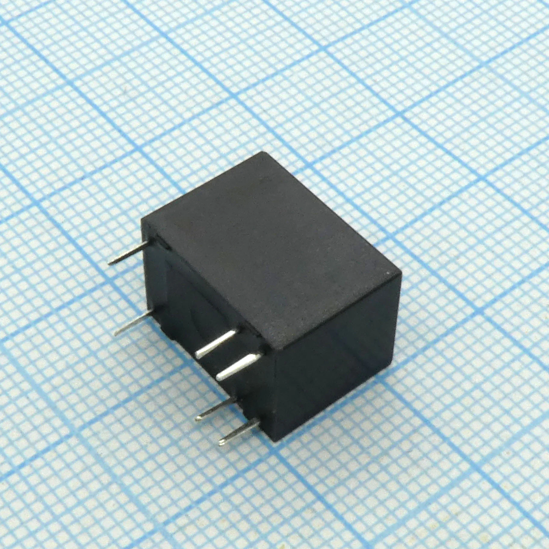 TRB1-12VDC-SA-CL-R - Катушка: 12 В 0,20 Вт 720 Ом Контакты: 1 переключающий 3 А 240 В перем. Материал: Ag Габариты 15,7х10,4х11,7 мм