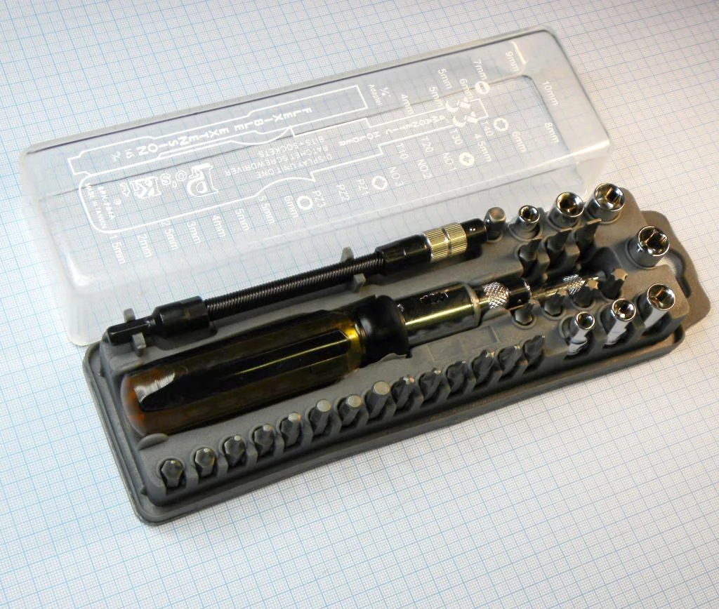 8PK-204A - Профессиональный набор инструментов спроектированный и созданный специально для электриков и инженеров