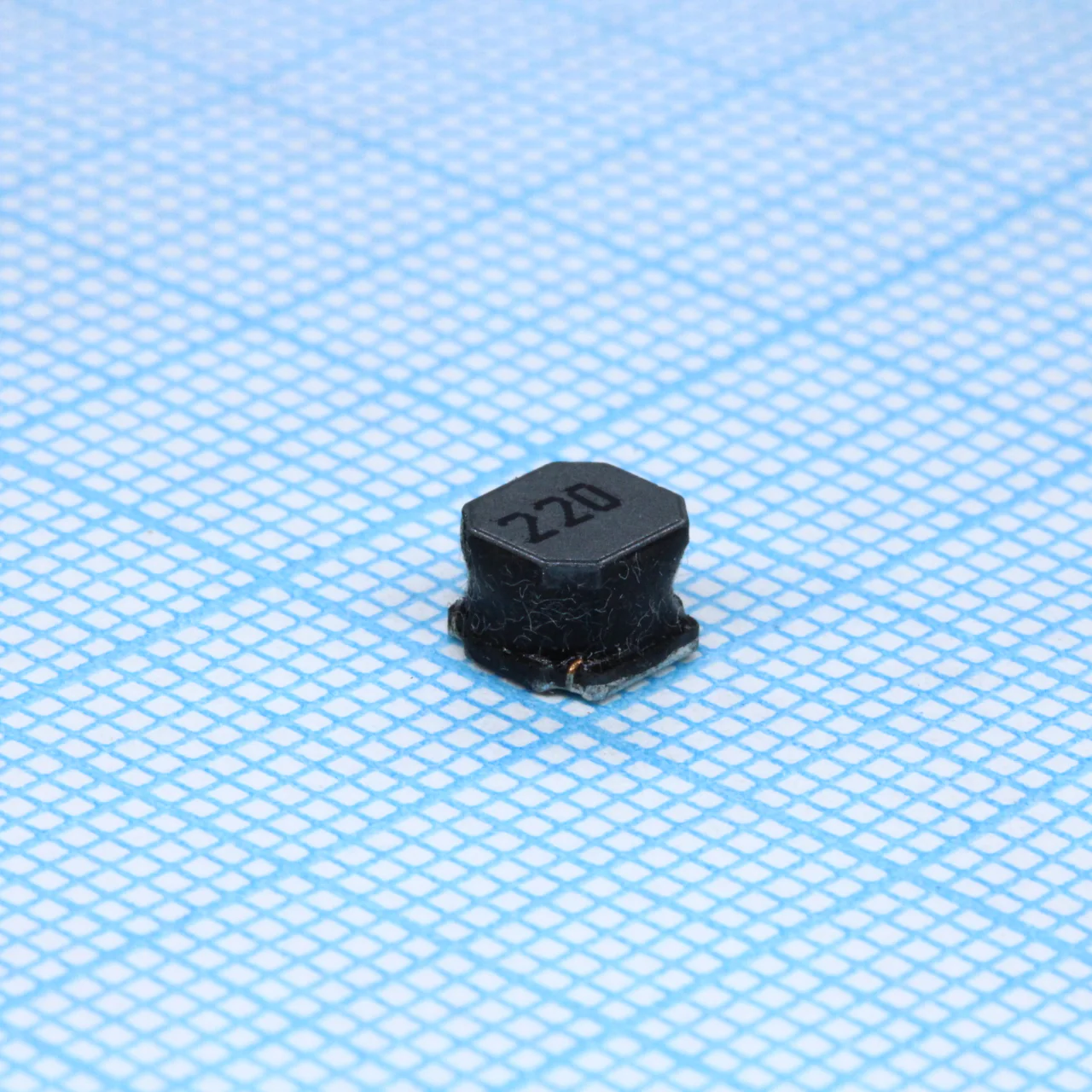 SRN5040-220M - Индуктивность SMD силовая полуэкранированная проволочная 22мкГн ±20% 100кГц 17Q-Фактор феррит 1.4A 152мОм по постоянному току 2020 лента на катушке