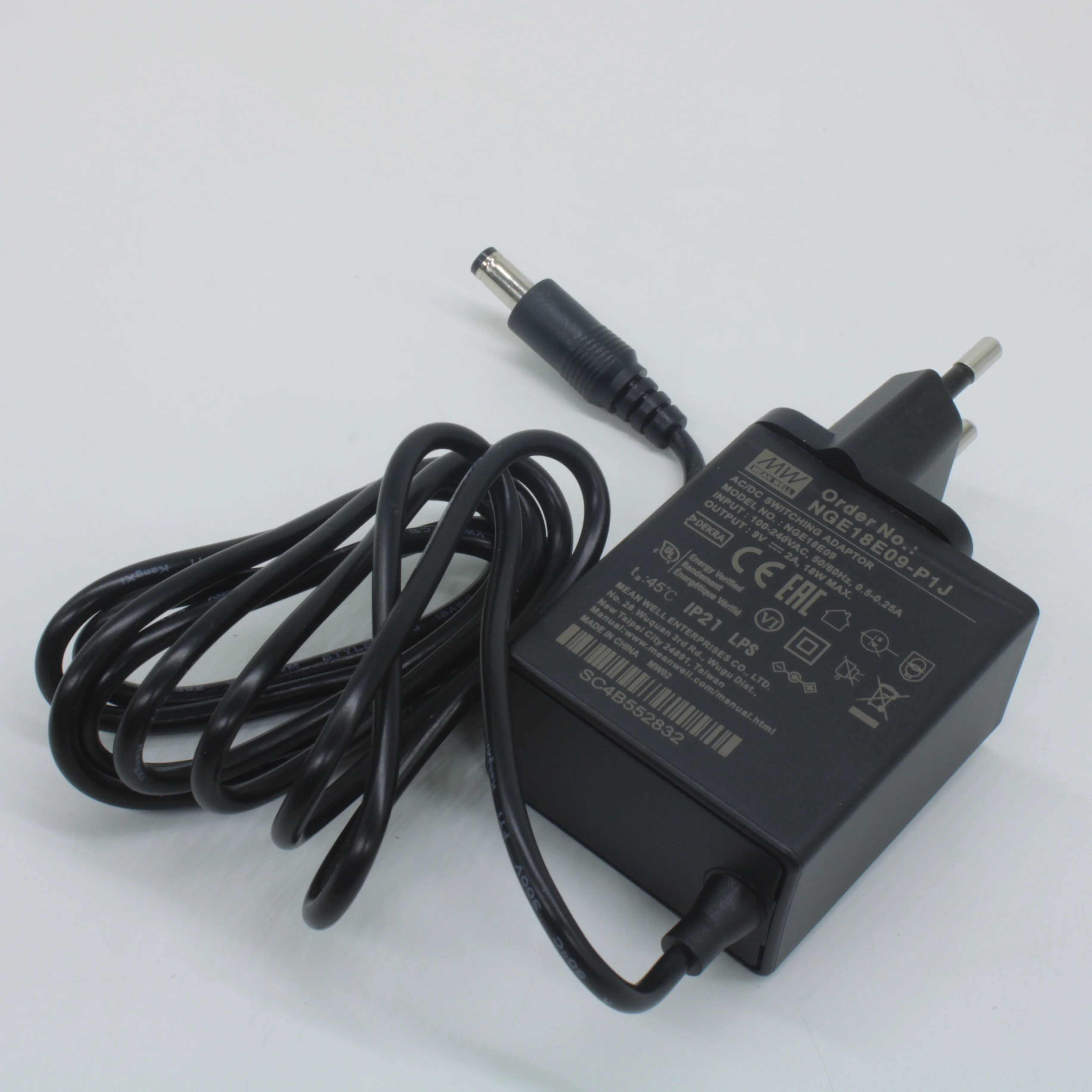 NGE18E09-P1J - AC-DC, 18Вт, сетевой адаптер, выход 9В/2А, вход 80...264В AC, 47...63 Гц, изоляция 4000B DC, 2xMOPP, 48x28*x55мм, -30...+70C, евровилка, выходной разъем 11мм, диам. 5.5х2.1мм