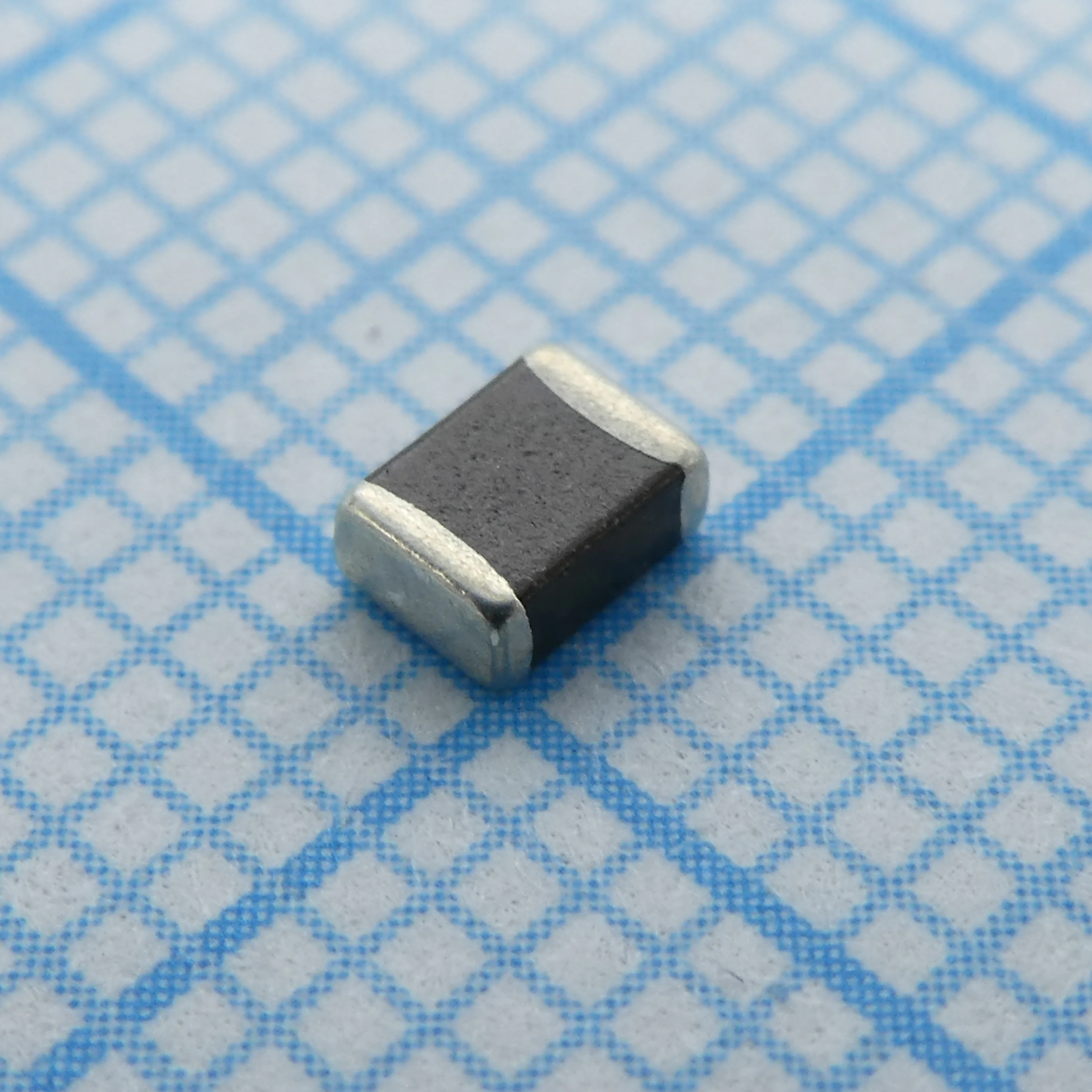 JMV1210S5R6T502 - SMD варистор 1210 5.6Vdc 250A  8.5V(1mA), стандарт. серия, лента в катушке