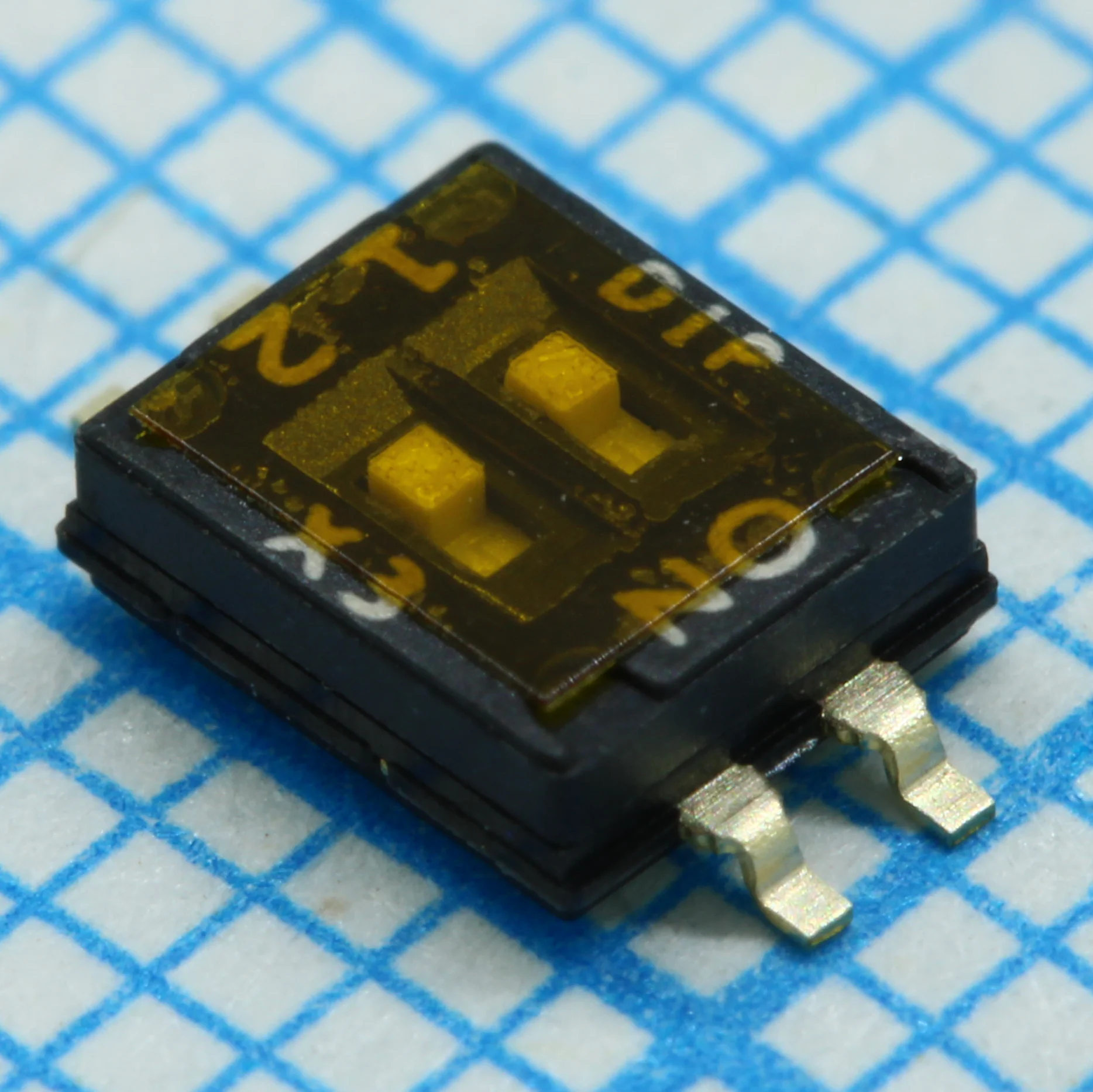DHN-02F-T-V - Движковый переключатель 2 группы SMD монтаж 1.27мм 25мА 24В с плёнкой положение ВЫКЛ