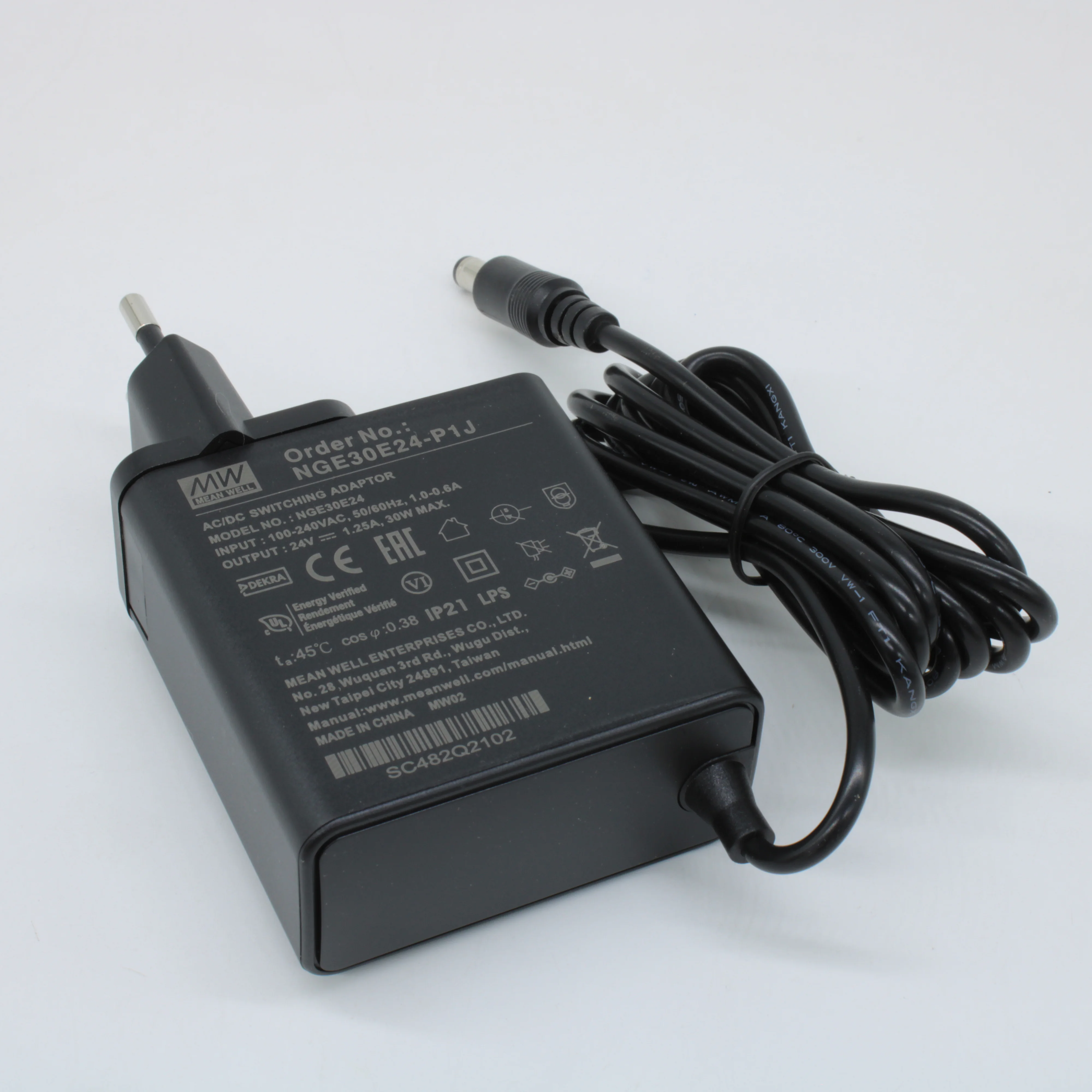 NGE30E24-P1J - AC-DC, 30Вт, сетевой адаптер, выход 24В/1.25А, вход 80...264В AC, 47...63 Гц, изоляция 4000B DC, 2xMOPP, 62x30*x65мм, -30...+70C, евровилка, выходной разъем 11мм, диам. 5.5х2.1мм