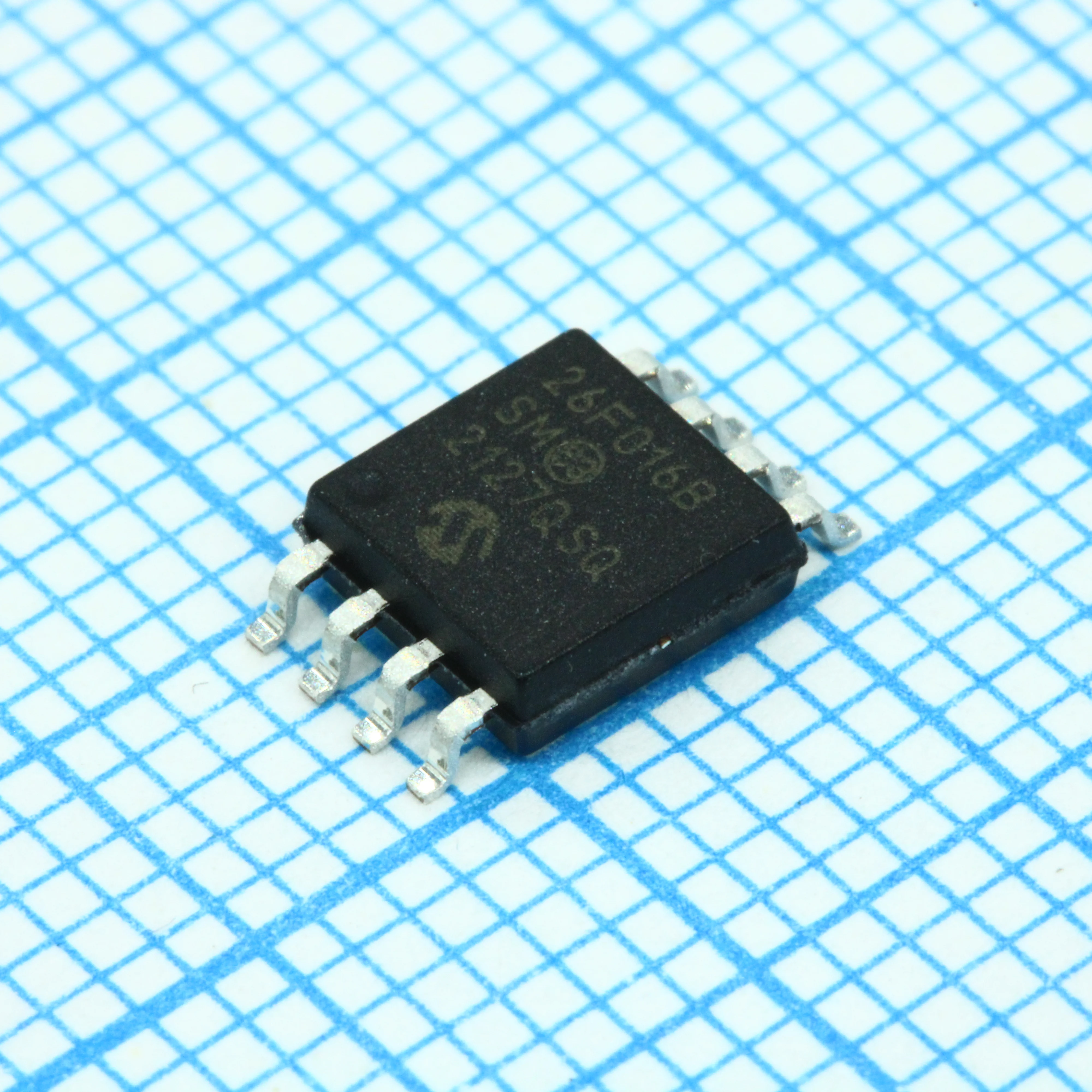 SST26VF016B-104I/SM - Флэш-память 16Mбит