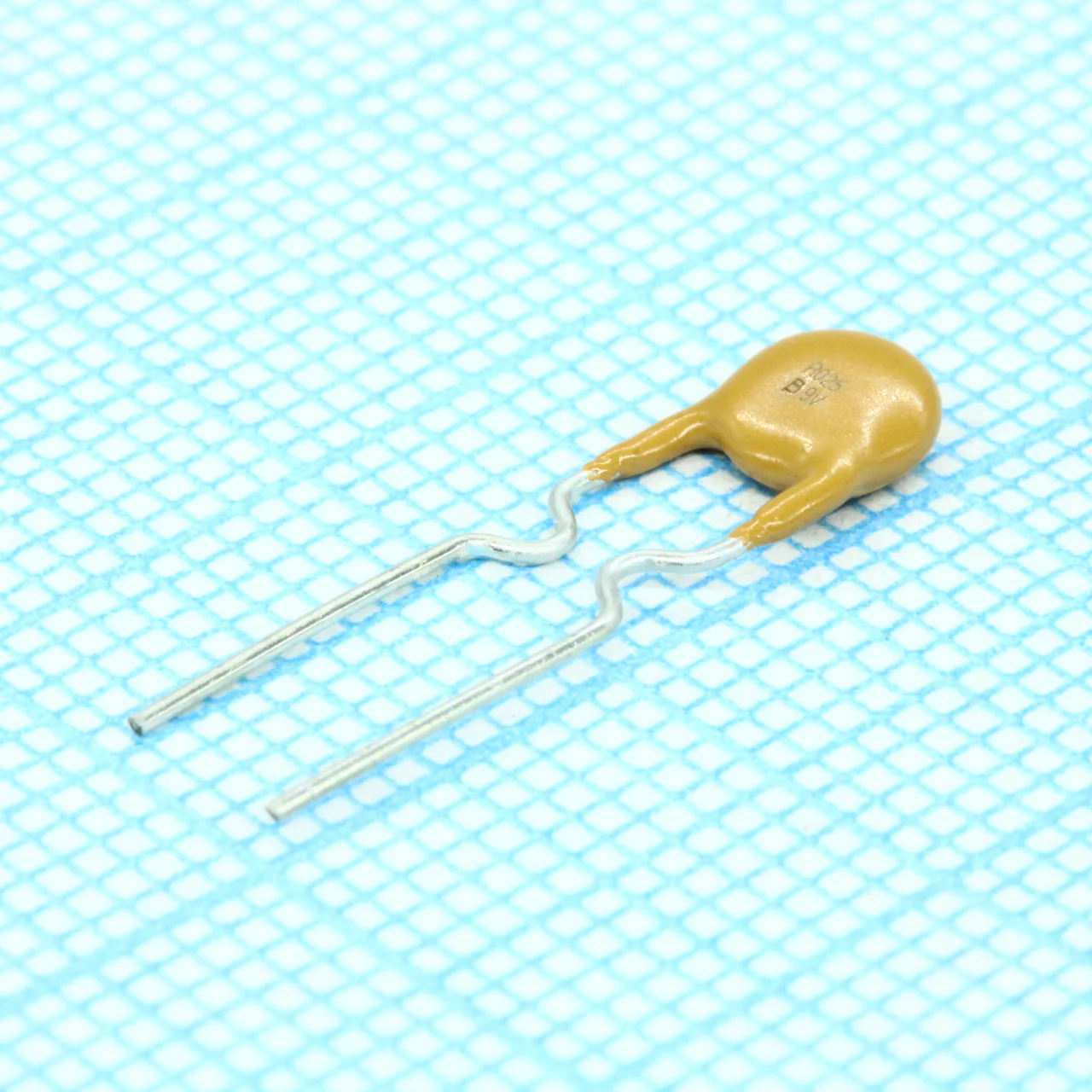 MF-R025 - Самовосстанавливающийся предохранитель PTC 0.25A(hold) 0.5A(trip) 60V 40A 0.45W 2.5s 1Ohm Radial 7.4 X 3.1mm Bulk Automotiv