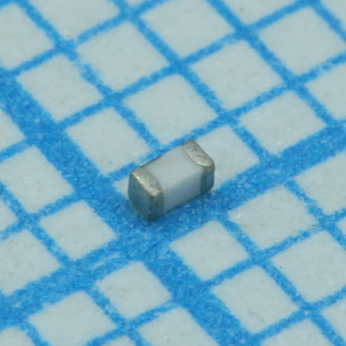 AIML0402C-7N5J-0.4A - Многослойная индуктивность SMD на керамике 100МГц 7.5нГн ±5% 400мА RDC 0,24Ом 8Q