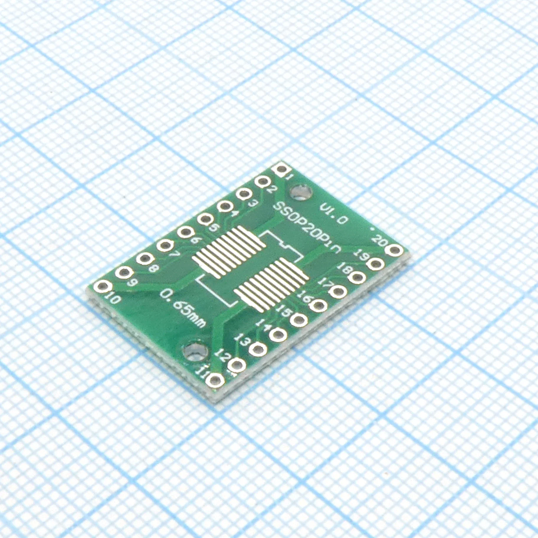 Плата SOIC-20 и SSOP-20 - Двухсторонняя плата с разводкой под SMD-корпуса SOIC-20 (150, 208 и 300 mil) и SSOP-20. С помощью ее можно с легкостью изготовить переходник на корпус DIP-20 с шагом 2,54 мм