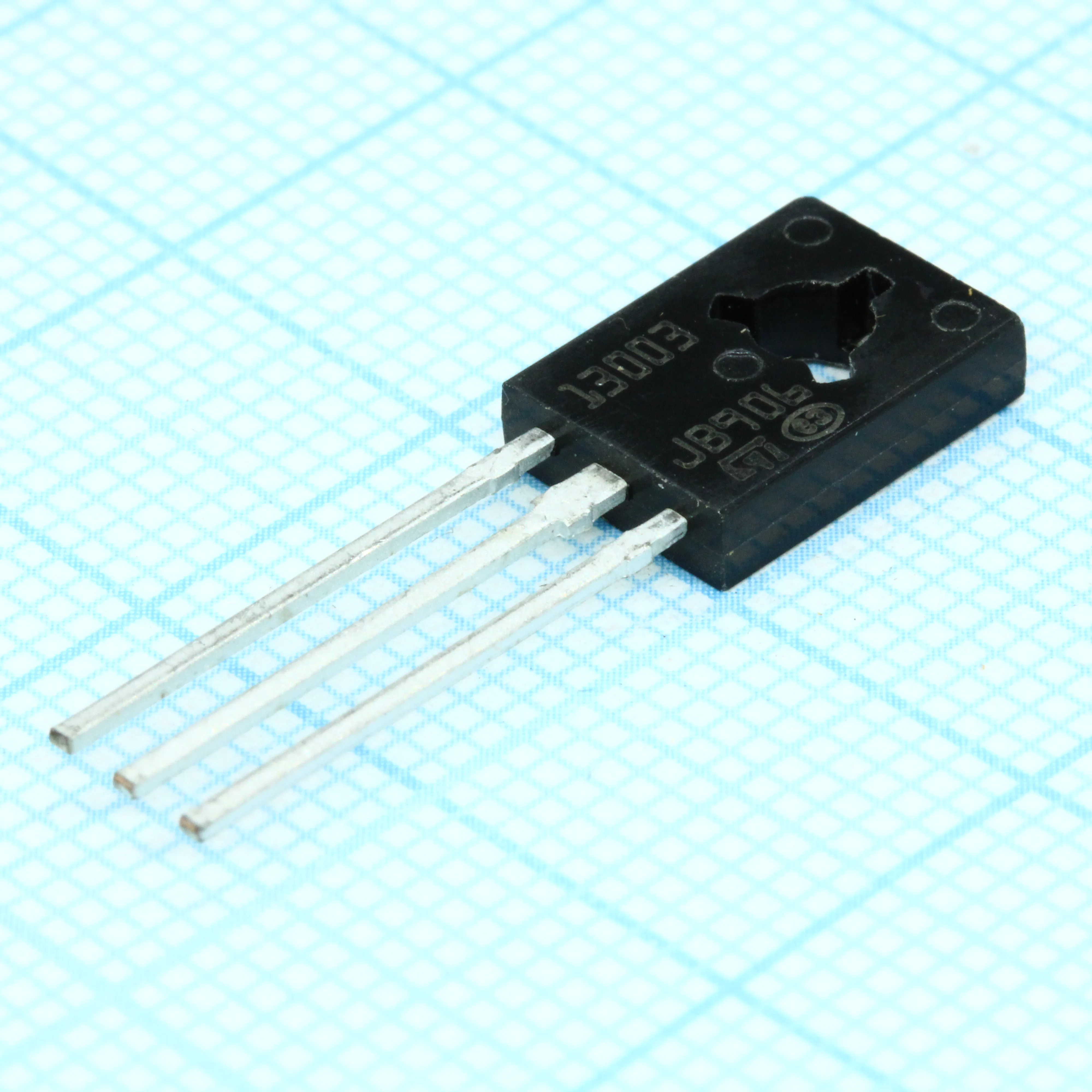 ST13003-K - Биполярный транзистор, NPN, 400 В, 1.5 А, 40 Вт