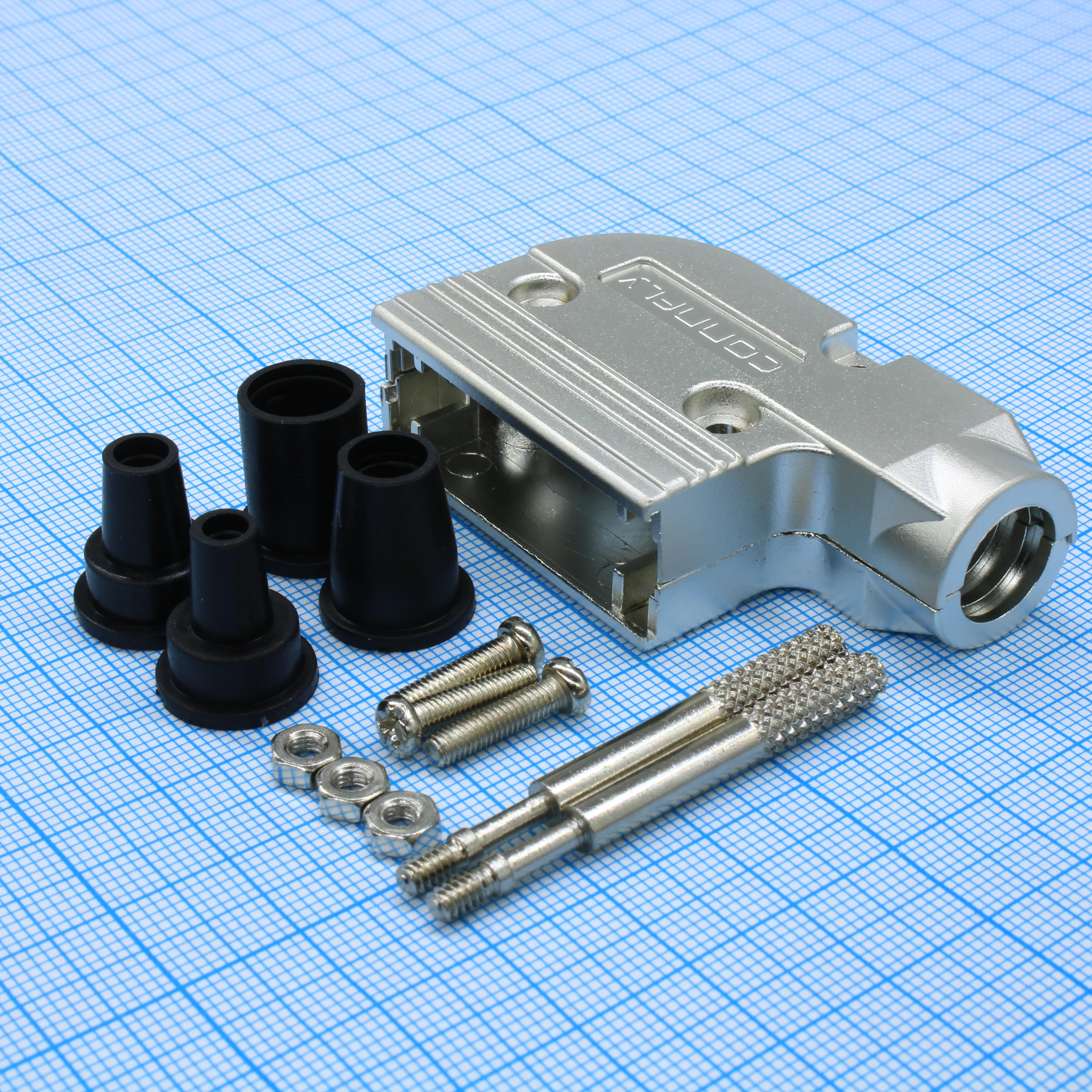 DS1047-01-15M2 - Кожух для разъема D-Sub 15pin с удлиненными винтами, металлизированный угловой
