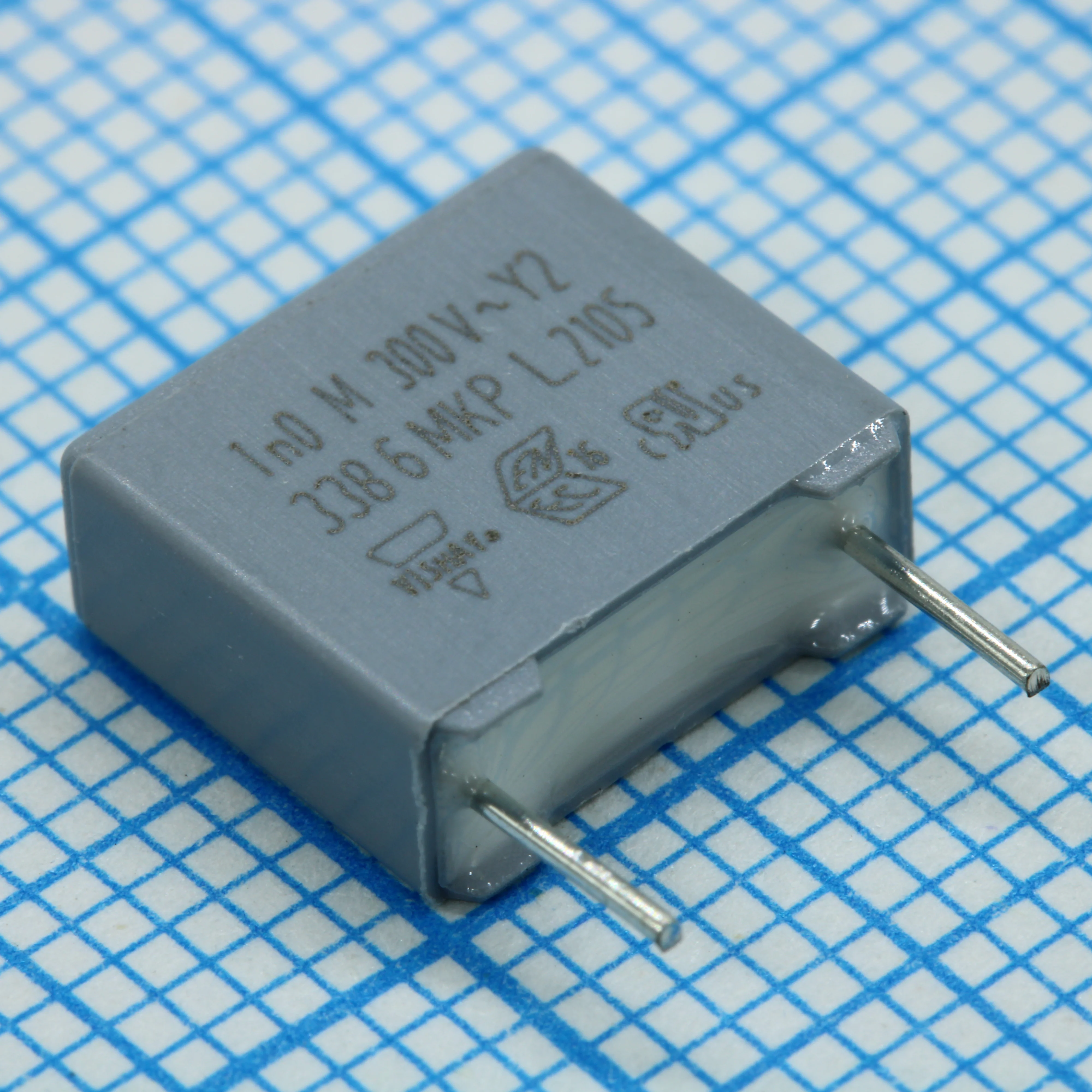 BFC233860102 - Пленочный конденсатор Y2 1000пФ 1000VDC/300VAC ±20% 10х4х6мм 105°C
