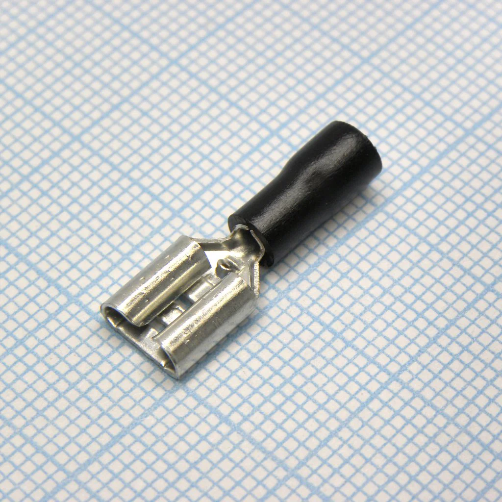 FDD1.25-250  Black - наконечник кабельный ножевой (гнездо) с изоляцией 0.8х6.35мм, сеч. пров. 0.5-1.5мм2