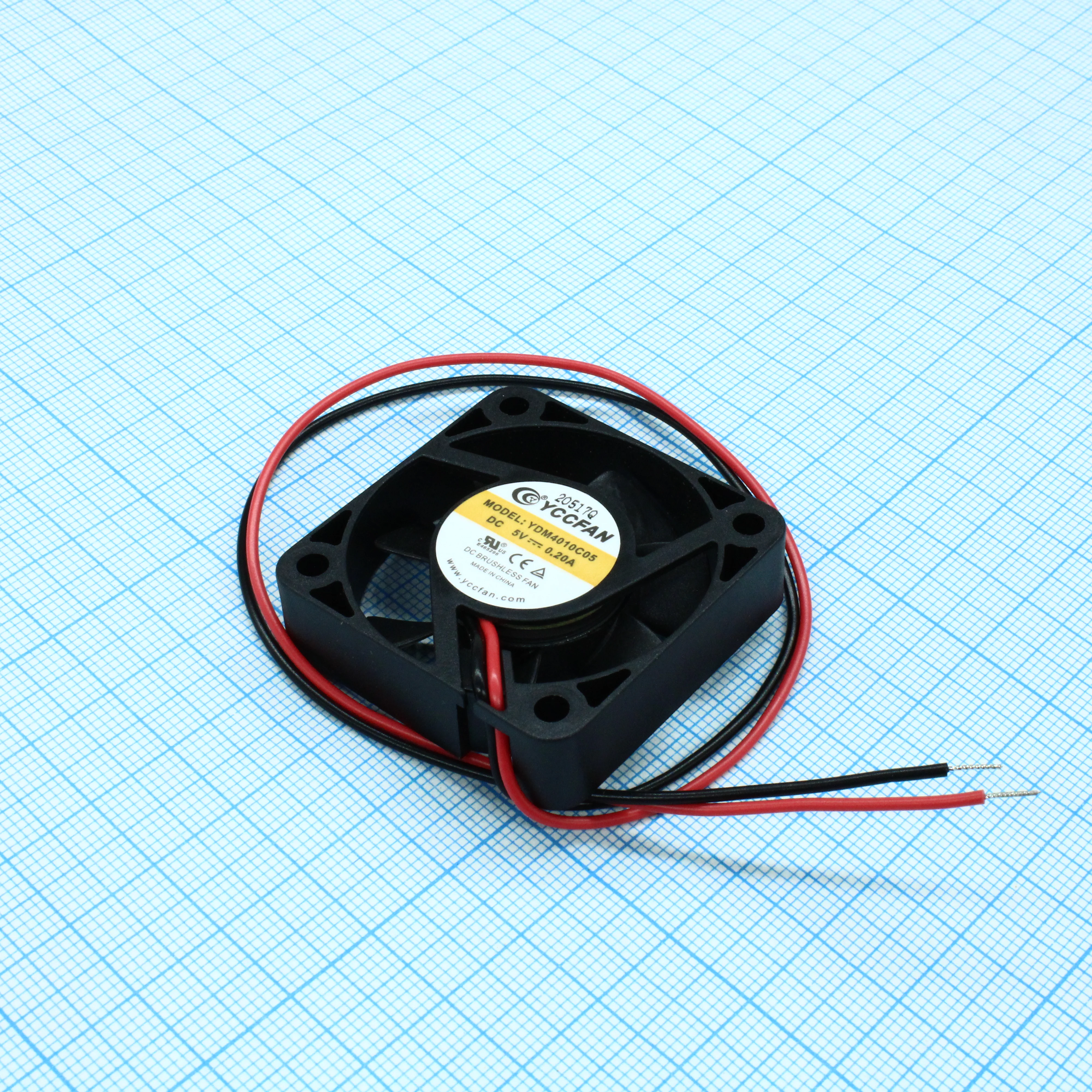 YDM4010C05 - Вентилятор 5В 40х40x10 C, 0.4Вт, 6500 об/мин, 9.3м3/час, 25.1дБ, подшипник скольжения CycleSeal, тип вывода - провод