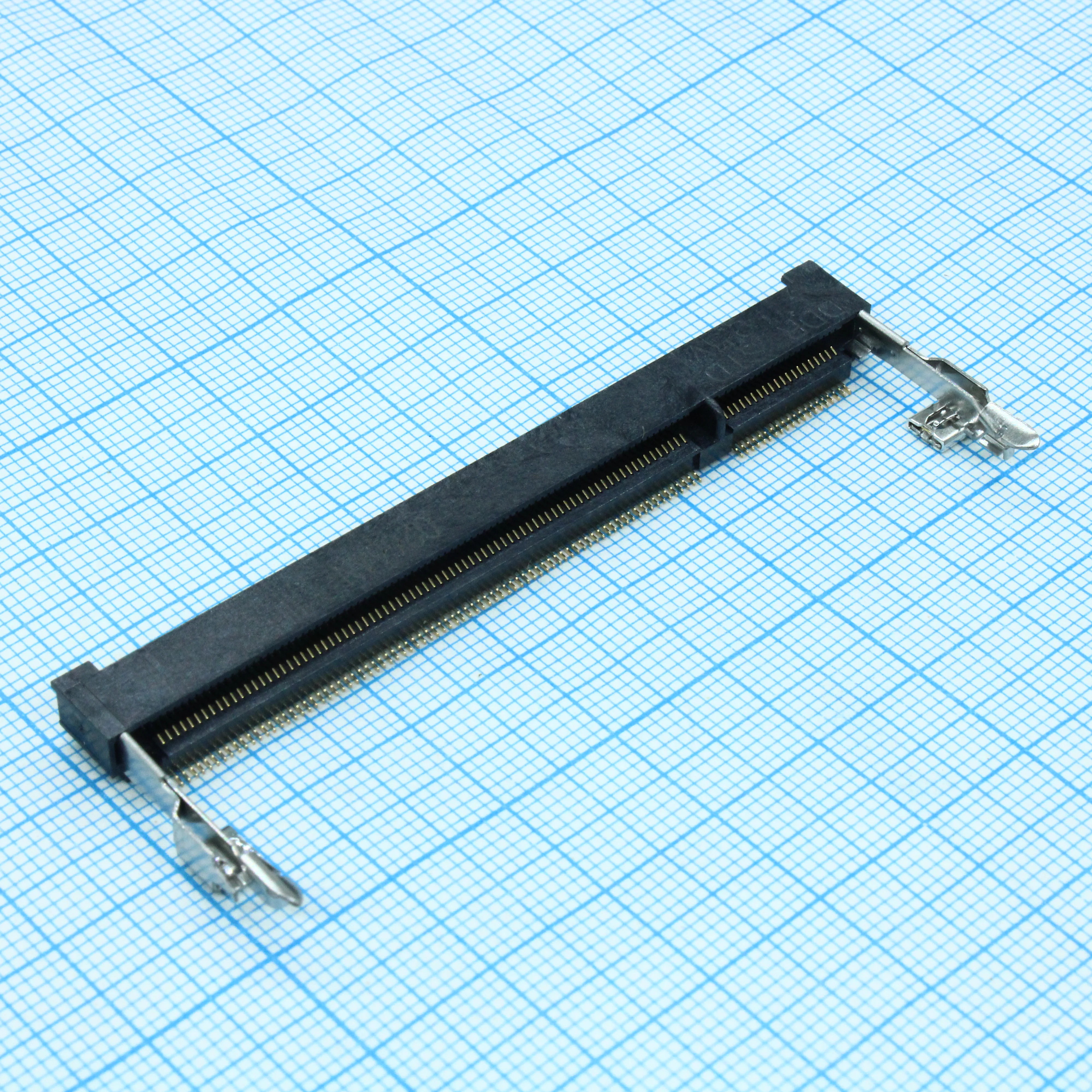 1-1473005-1 - Гнездо SODIMM DDR SDRAM 200-позиционное 0.6мм для поверхностного монтажа, угол 25° лоток