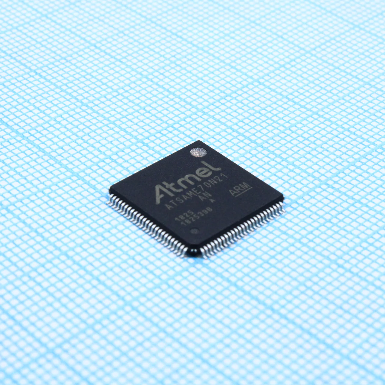 ATSAME70N21A-AN - Микроконтроллер Microchip ядро ARM Cortex M7 RISC 2МБ Флэш-память электропитание 1.8В/2.5В/3.3В 100-Pin LQFP лоток
