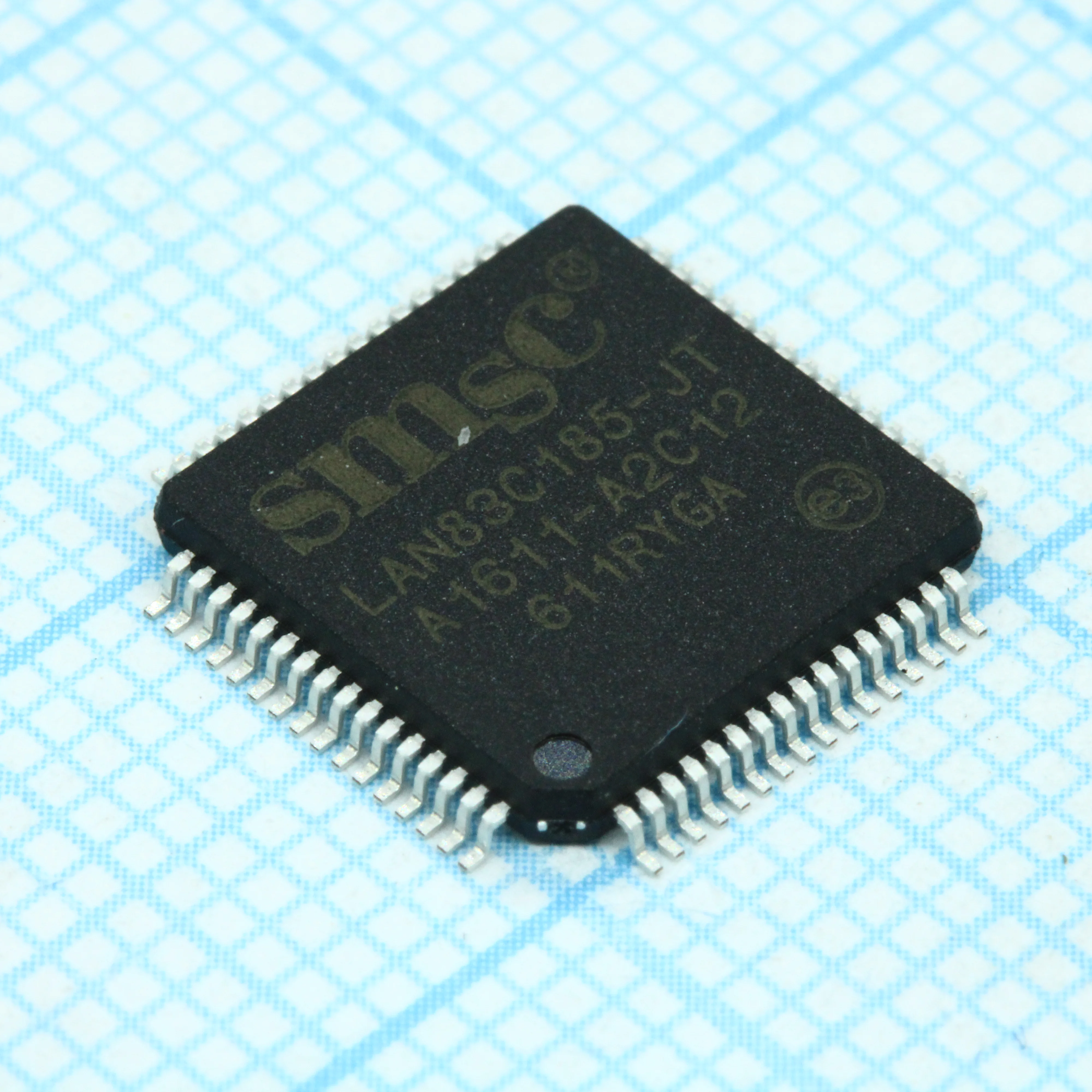 LAN83C185-JT - Высокопроизводительный однокристальный интерфейс Ethernet с низким энергопотреблением 10/100 Мбит/с TQFP-64