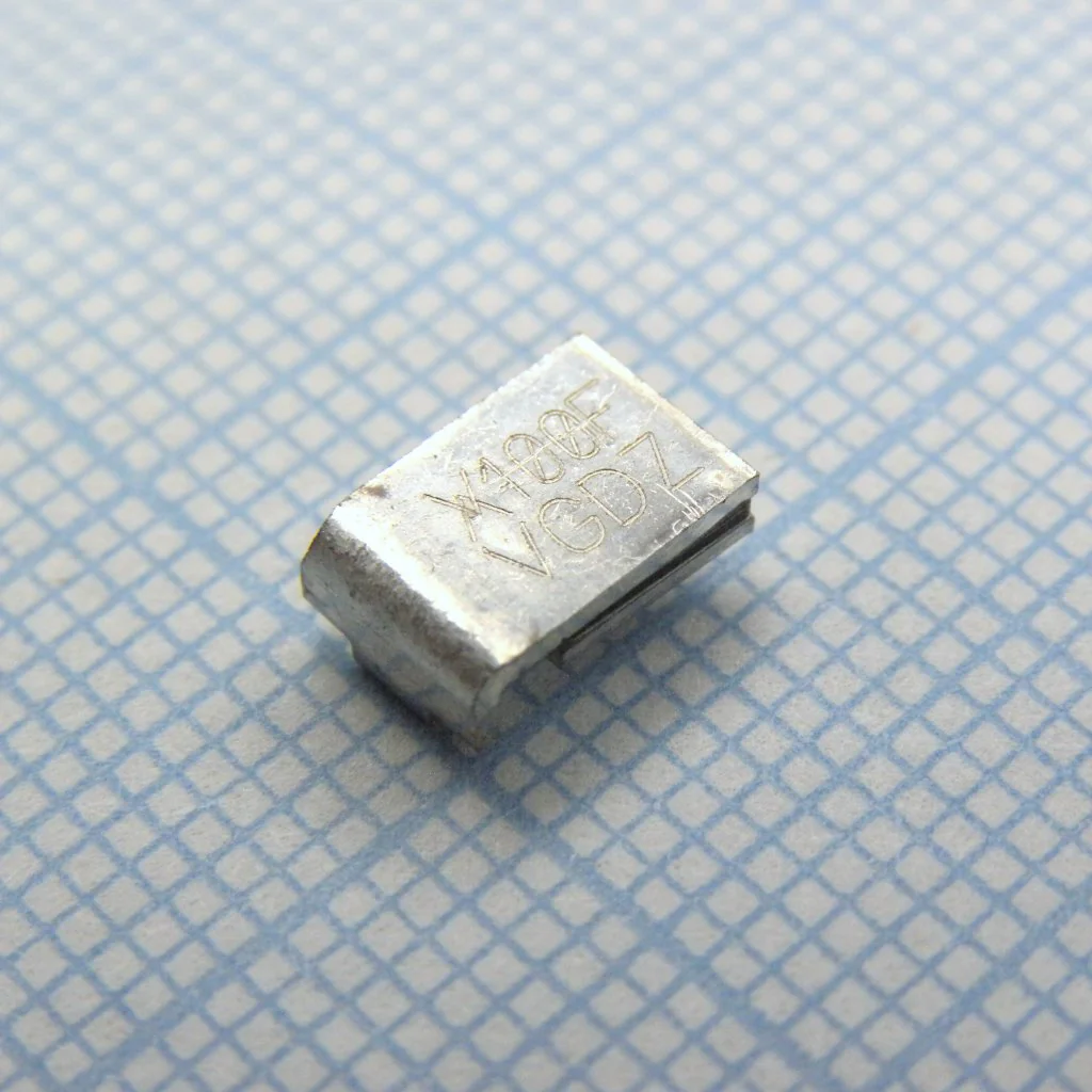 SMD100F-2 - Самовосстанавливающийся предохранитель PTC 1.1A(hold) 2.2A(trip) 30V 40A 1.7W 0.5s 0.12Ohm, SMD