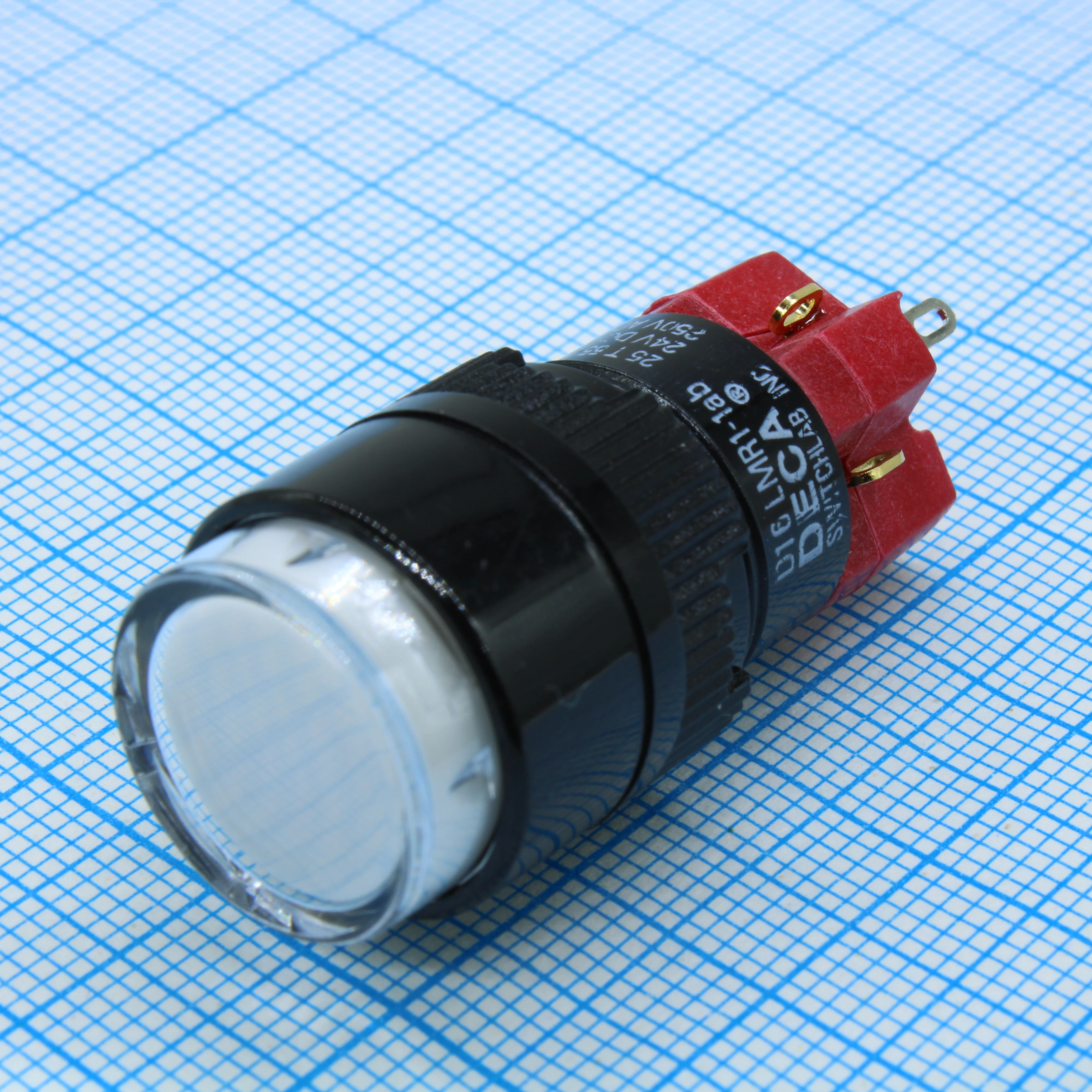 D16LMR1-1ABCW - Кнопка без фиксации (5A 250VAC), Incandescent подсветка 28V AC/DC 40mA