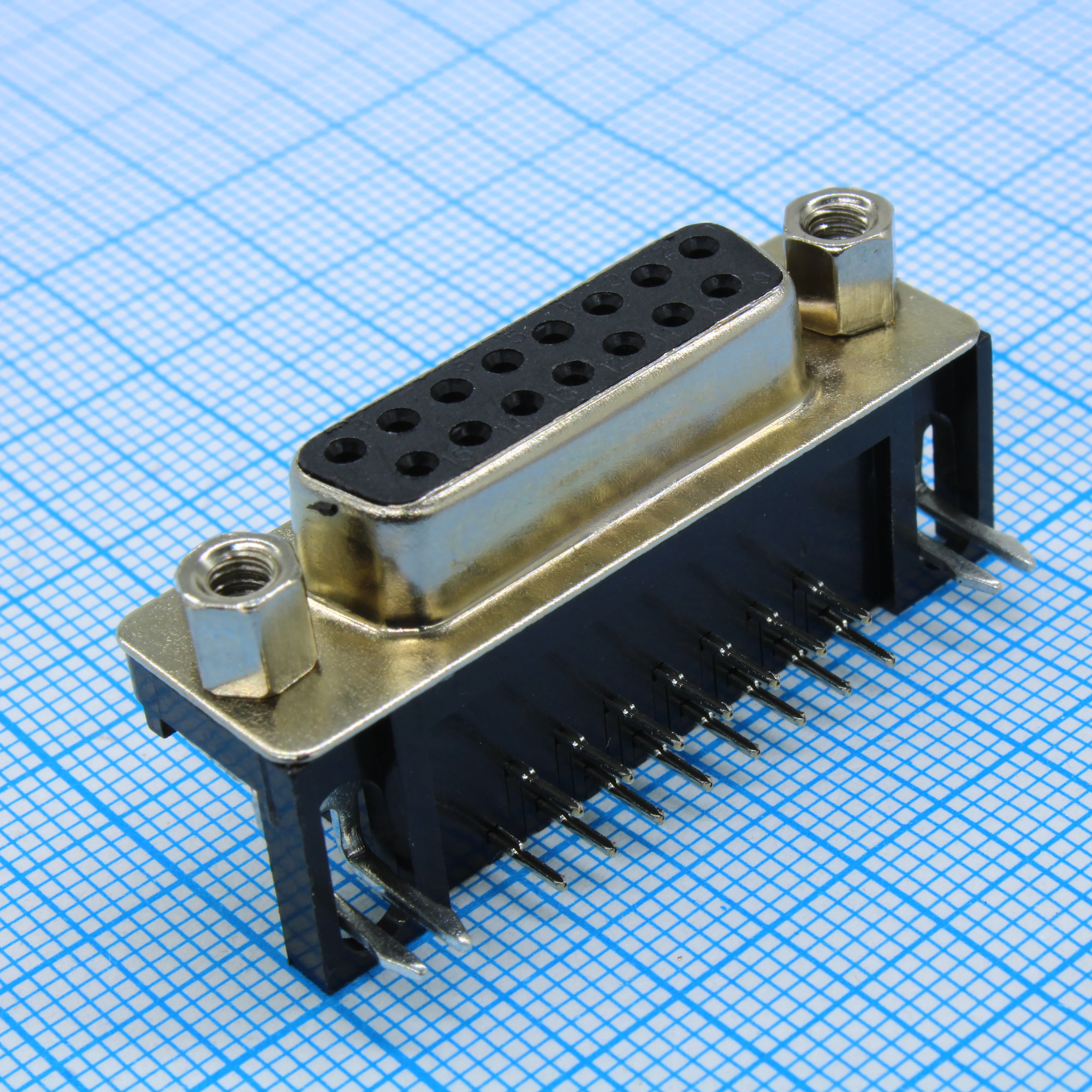 DS1037-15FNAKT74-0FF - Розетка D-SUB 15 контактов шаг 2.77мм угловая