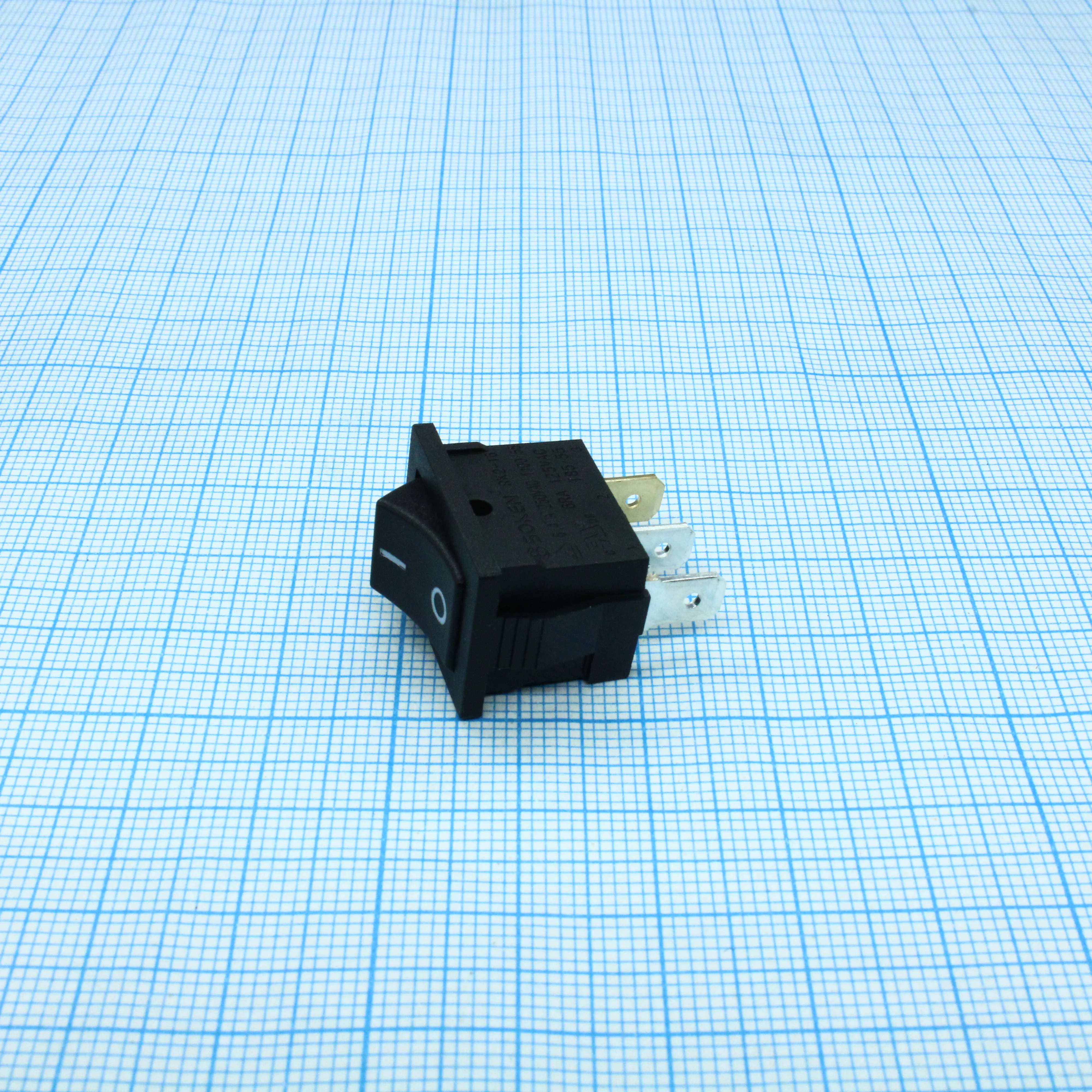 RK2-16 1X1 B/B"0-" - Выключатель клавишный ON-OFF 3 вывода без подсветки цвет корпуса (черный) цвет кнопки (черный)