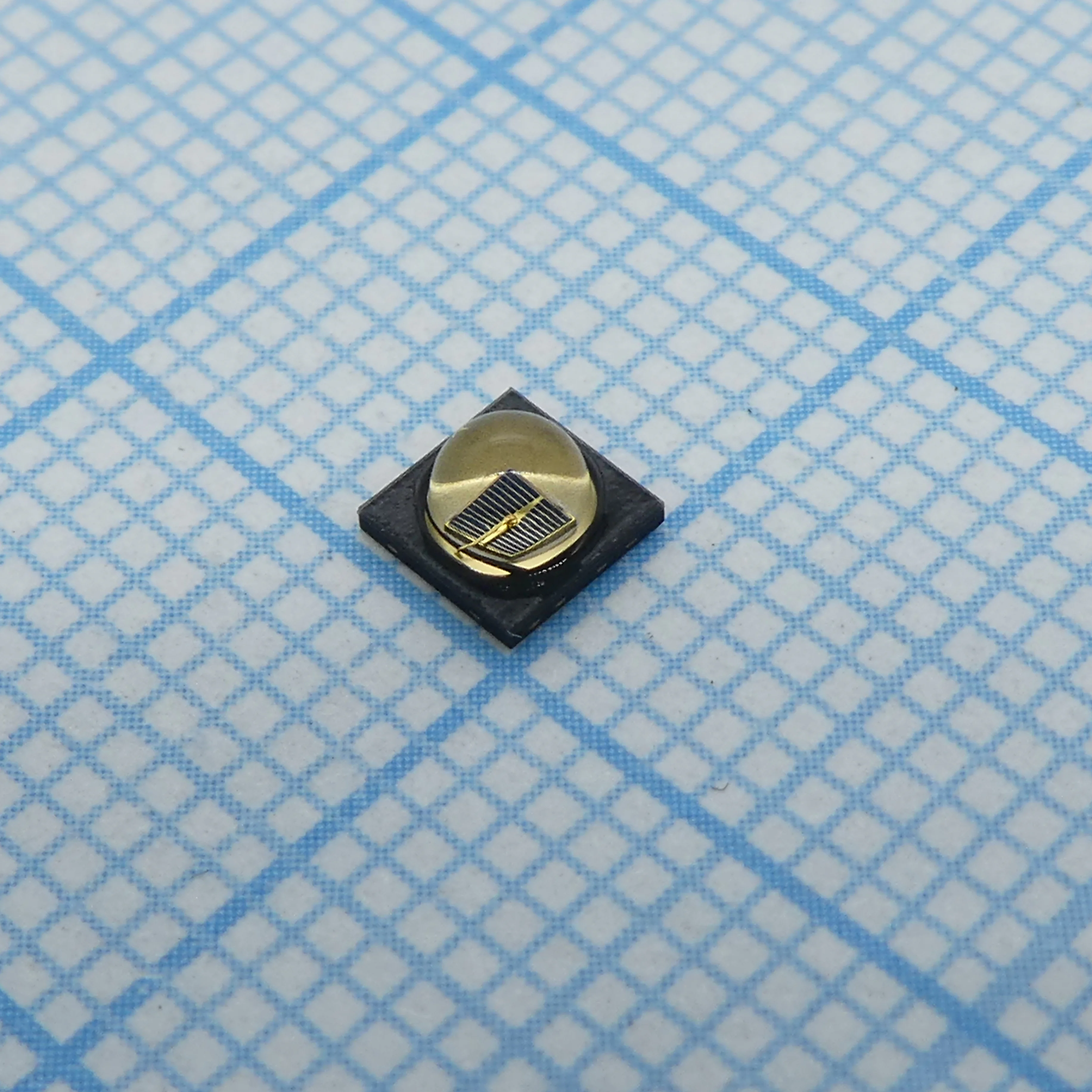 SFH 4725S - Инфракрасный светодиод smd 3,85х3,85мм 940нм 760мВт/стерадиан при 1A 2.65В 40°