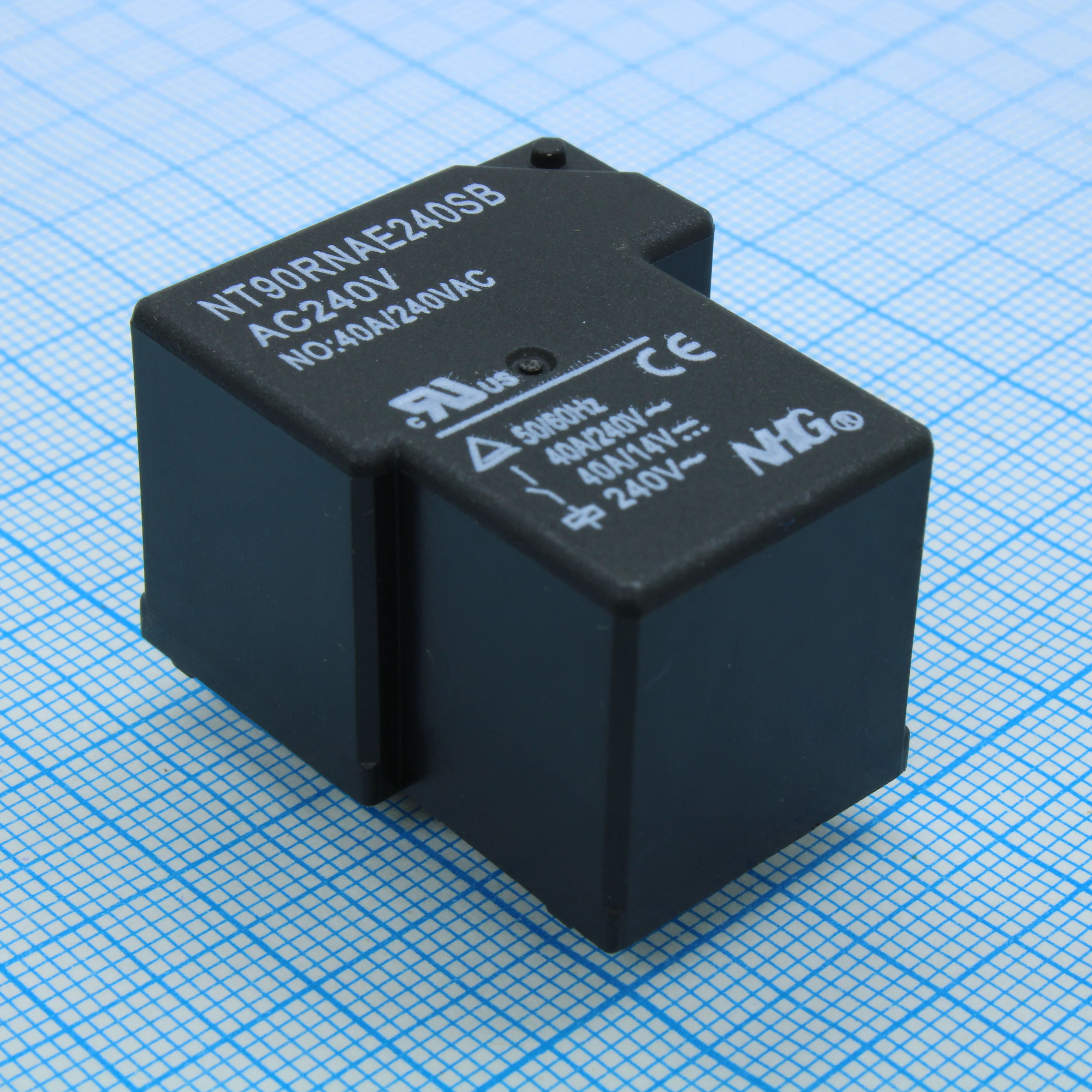 NT90-RNAE-AC240V-S-B - Реле силовое, 40А один контакт на замыкание катушка 240В переменного тока 2Вт