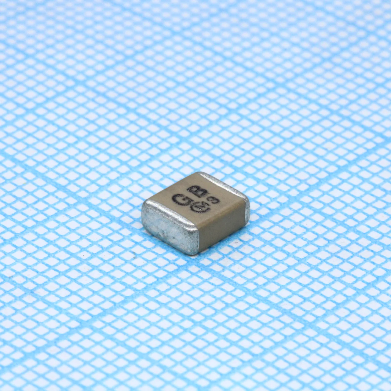GA355ER7GB473KW01L - Керамический конденсатор супрессорный SMD 2220 X7R 47nF 10% 250Vac X2