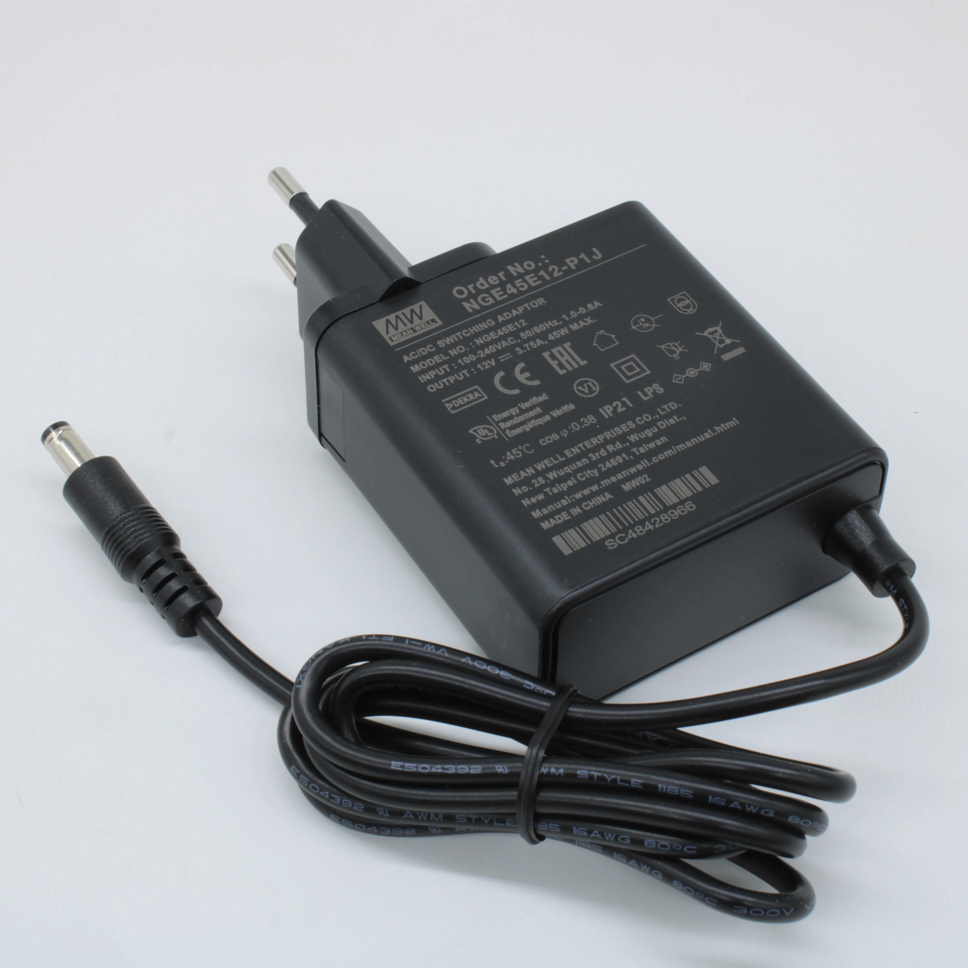 NGE45E12-P1J - AC-DC, 45Вт, сетевой адаптер, выход 12В/3.75А, вход 80...264В AC, 47...63 Гц, изоляция 4000B DC, 2xMOPP, 62x30*x65мм, -30...+70C, евровилка, выходной разъем 11мм, диам. 5.5х2.1мм
