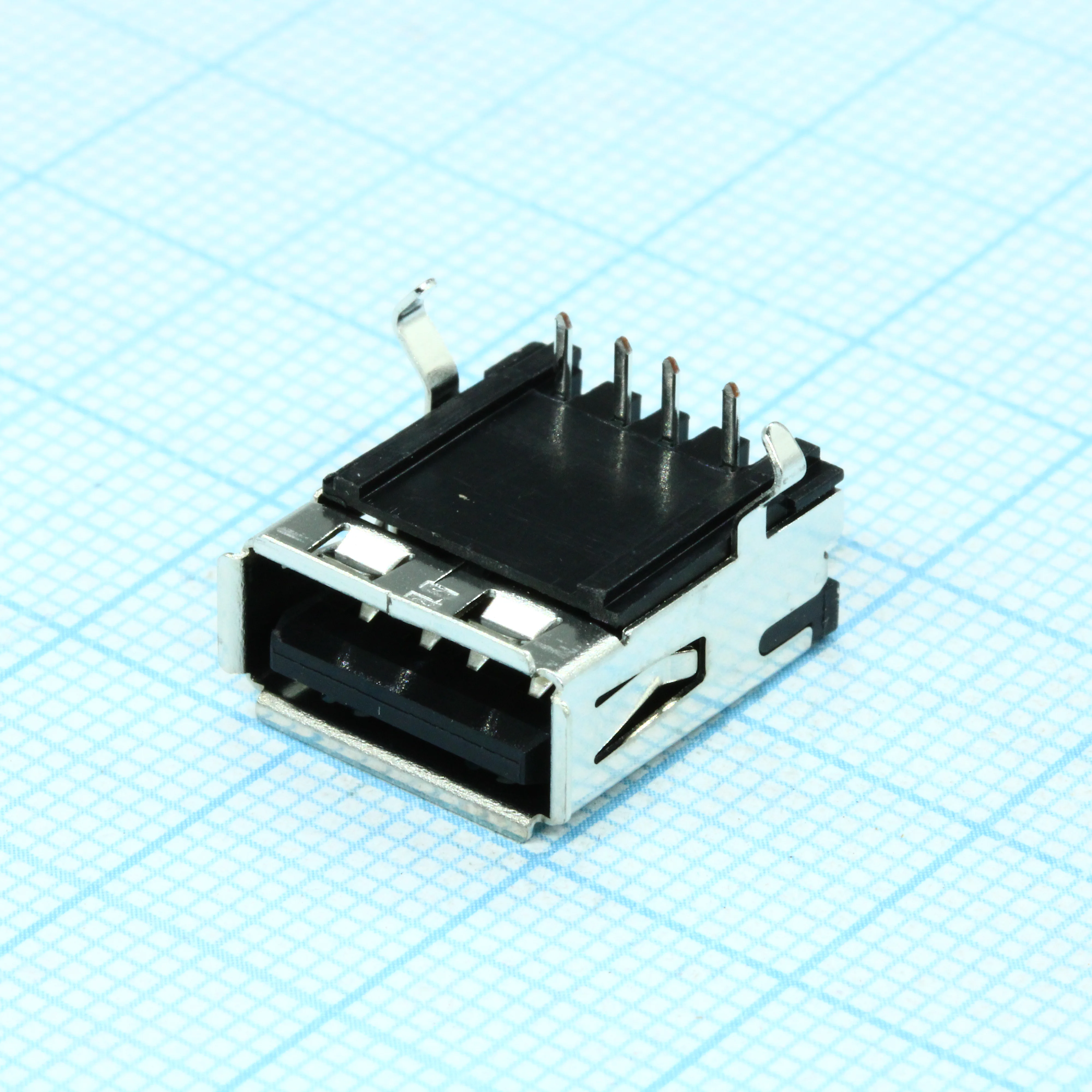 676430910 - Разъем USB тип А розетка,4 контакта, угловой монтаж в отверстие 4 провода 1 порт лоток