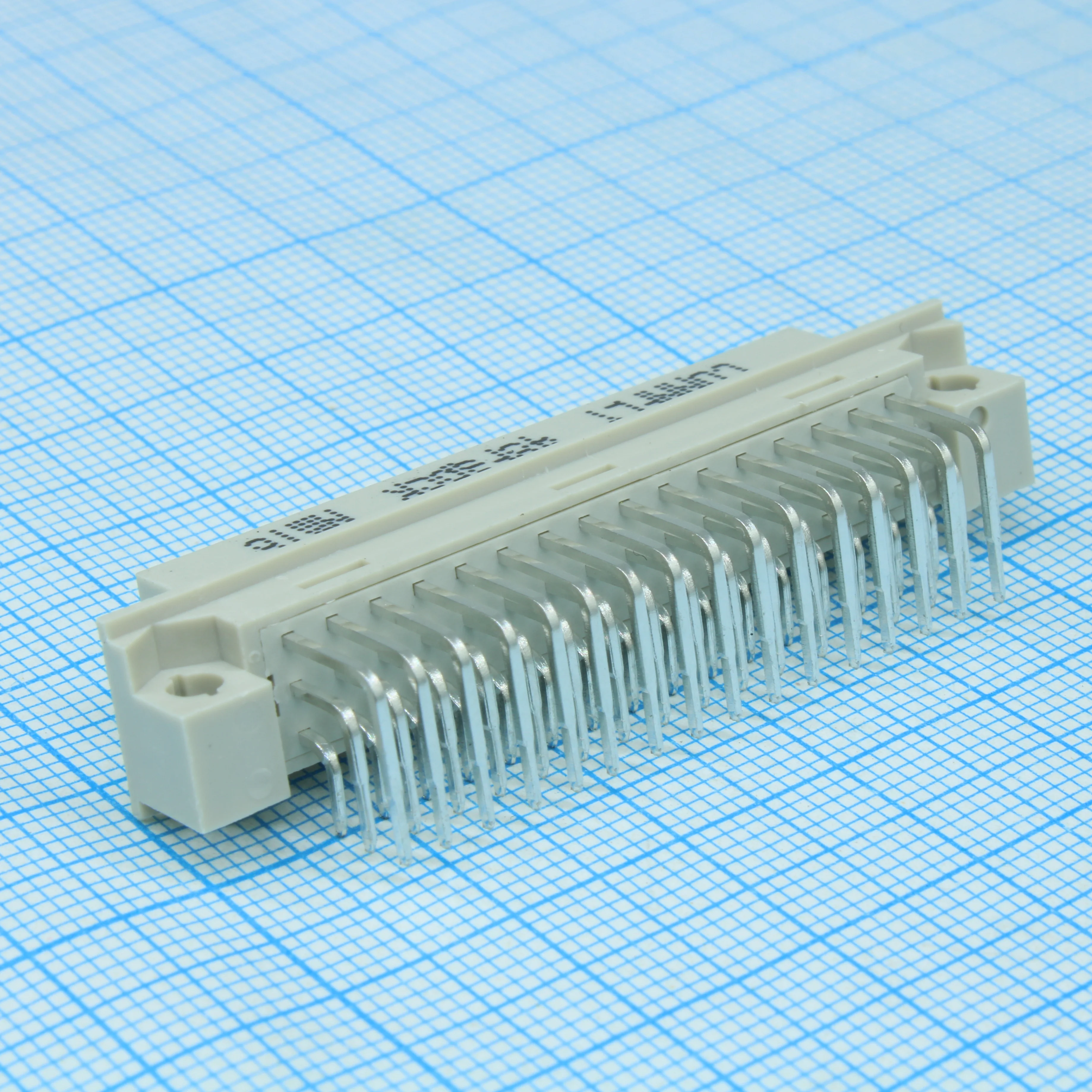 DS1119-48F0R13 - Разъем (розетка)  DIN 41612 тип C 48pin (3х16), шаг 2.54мм трехрядный угловой (ряд АBС)