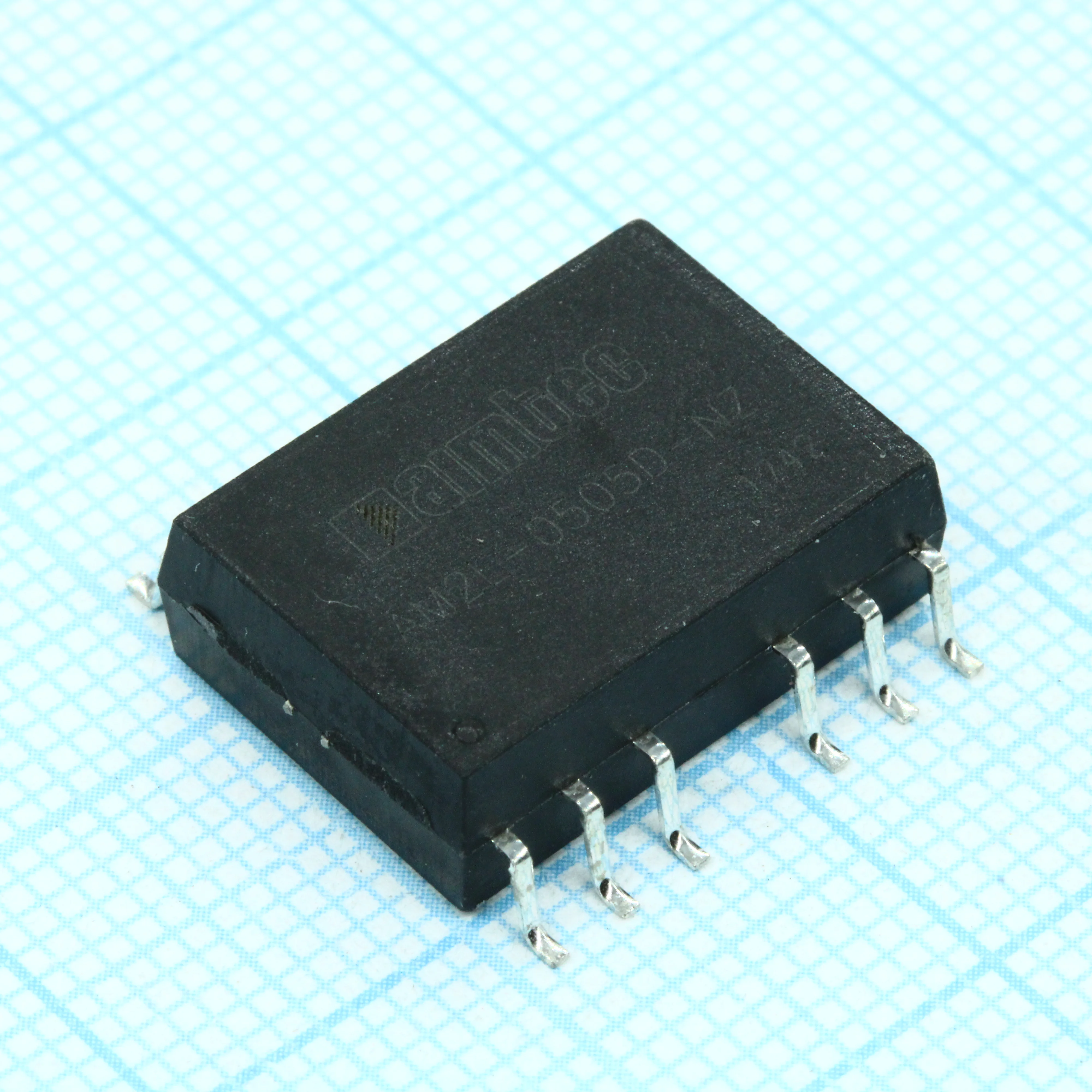 AM2L-0505D-NZ - DC/DC, 2Вт, вход 4.5…5.5В, выход ±5В/±0.2А, изоляция 1000В DC, КПД 82%,  для поверхностного монтажа, 17.78x17.78x6мм, -40…85°C, пластик