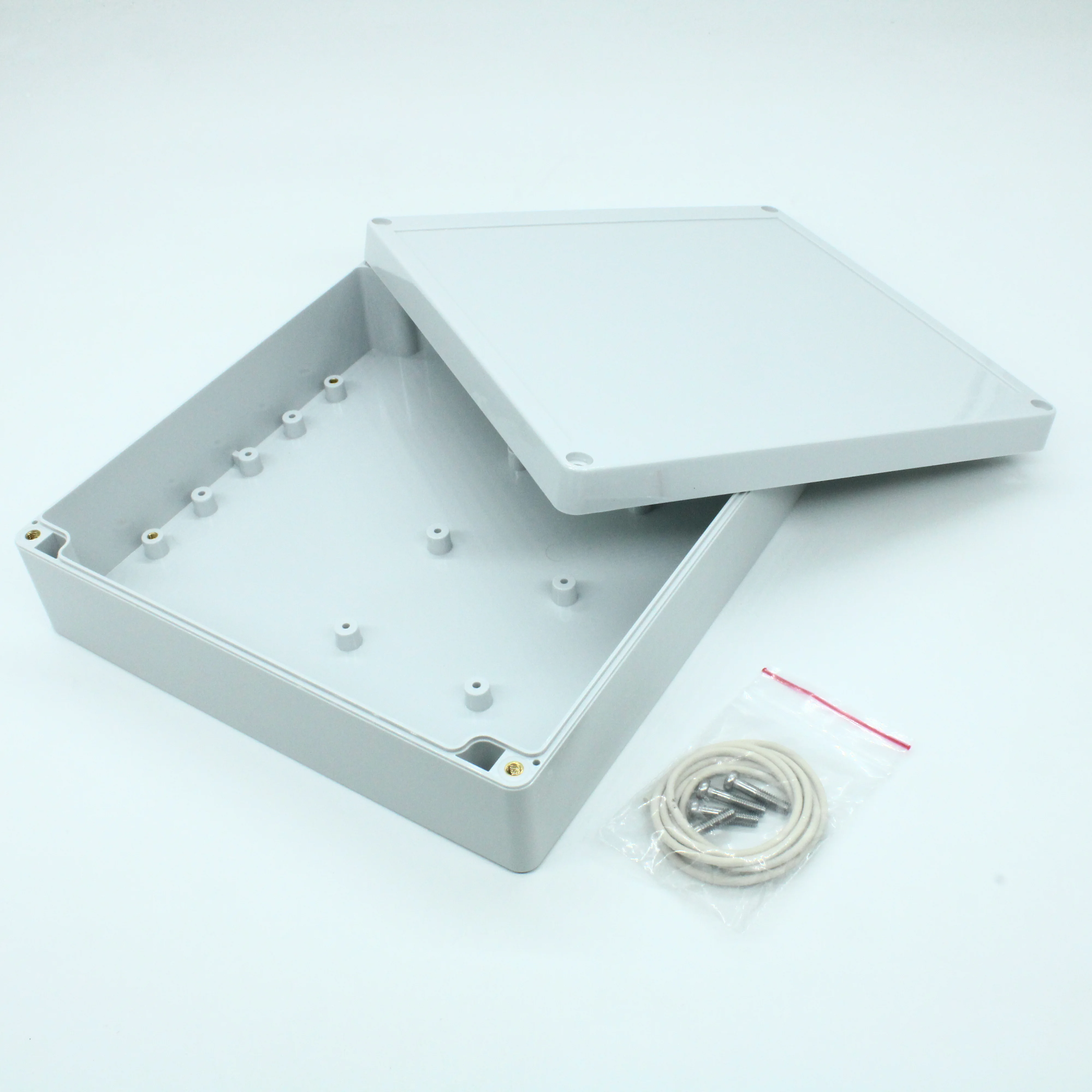 G2135 - Герметичный корпус из поликарбоната, IP65, светло-серый