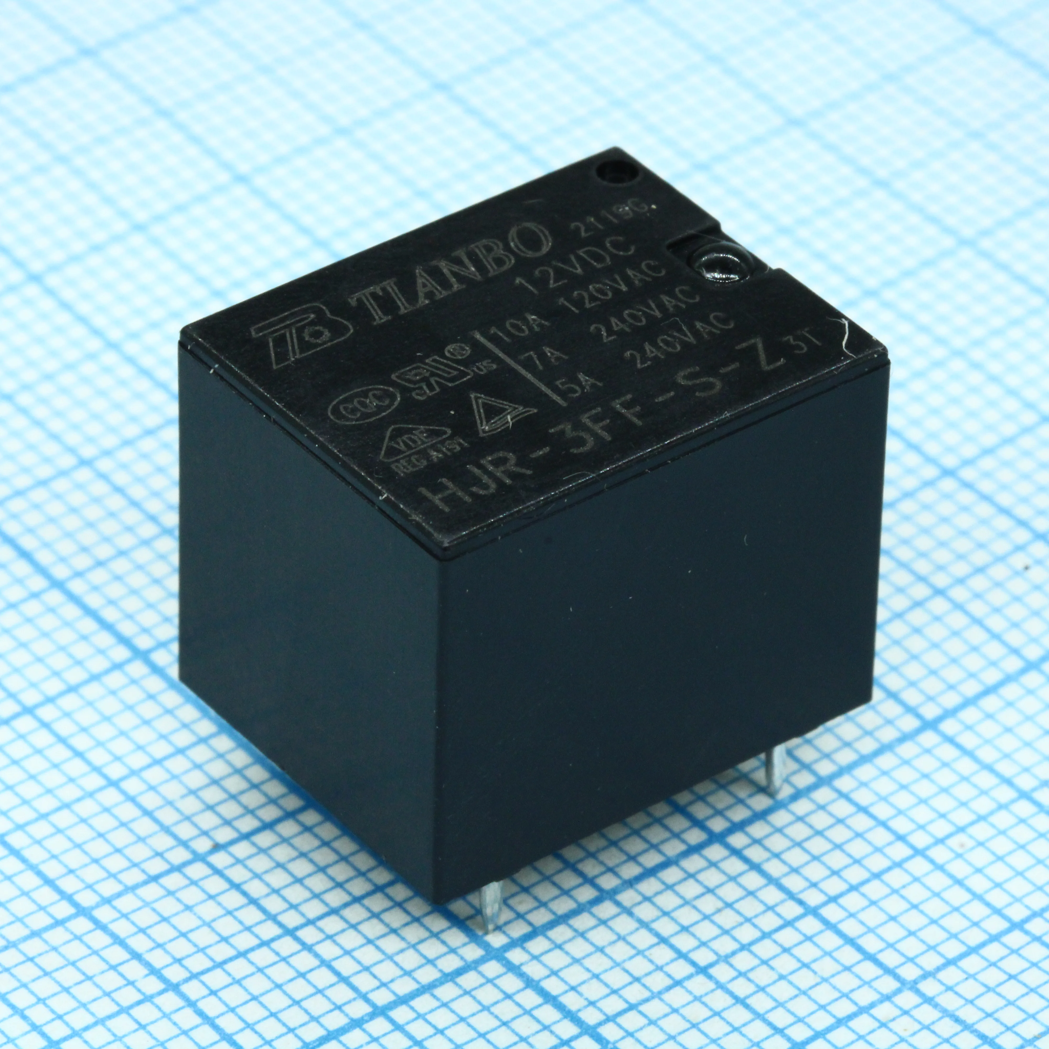 HJR-3FF-12VDC-S-Z - Реле силовое 10А одна контактная группа на переключение катушка 12В 0.36Вт
