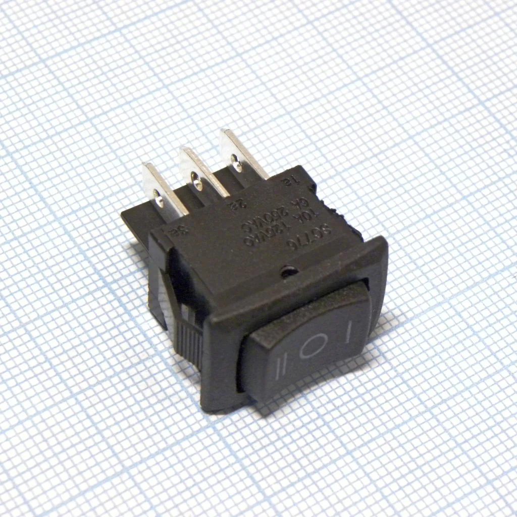 DS SC-776 (ON)-OFF-(ON) - 3 полож. 6 конт. 250V/8(3)А без фиксации в крайних положениях