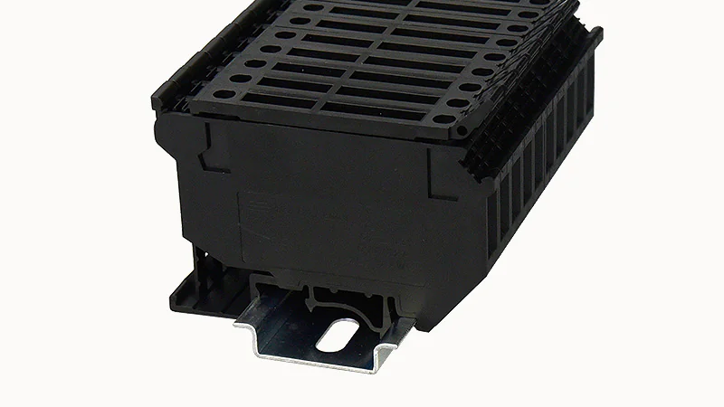 Предохранительная клемма PC4-HE-01P-13 - Клемма предохранительная, тип фиксации провода: винтовой, номинальное сечение: 4 мм кв.,  6,3A, 800V, ширина: 8,2 мм, цвет: черный, зажимная клетка - латунь, винтовая перемычка, тип монтажа:  DIN35