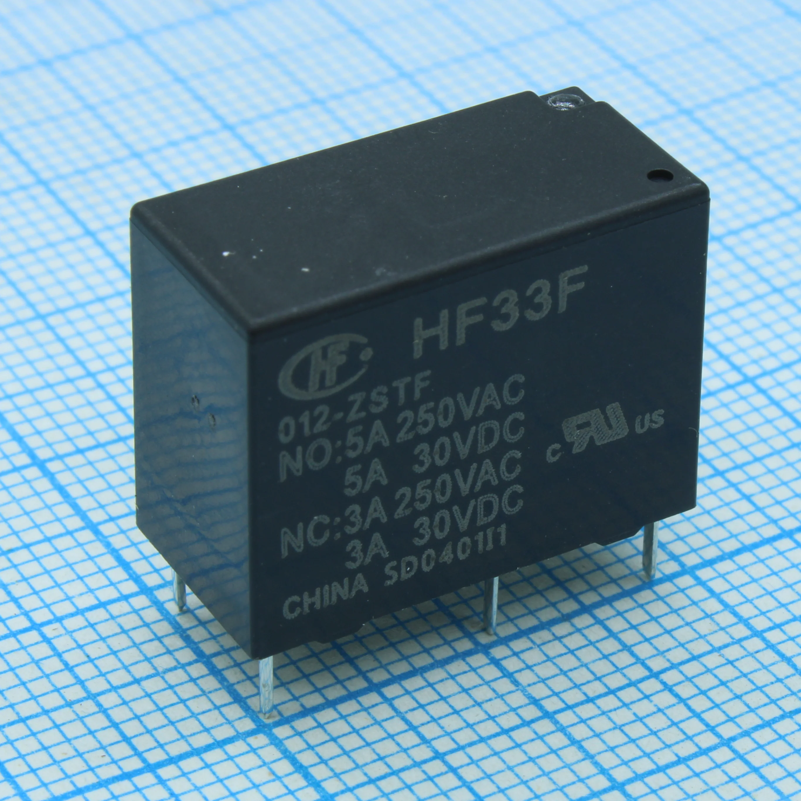 HF33F/012-ZSTF - Реле, Конфиг: 1C; Uкатушки: 12 В; DC; Мощность катушки (max): 400 мВт; контакты: 5 А; Траб: -40...85 °C