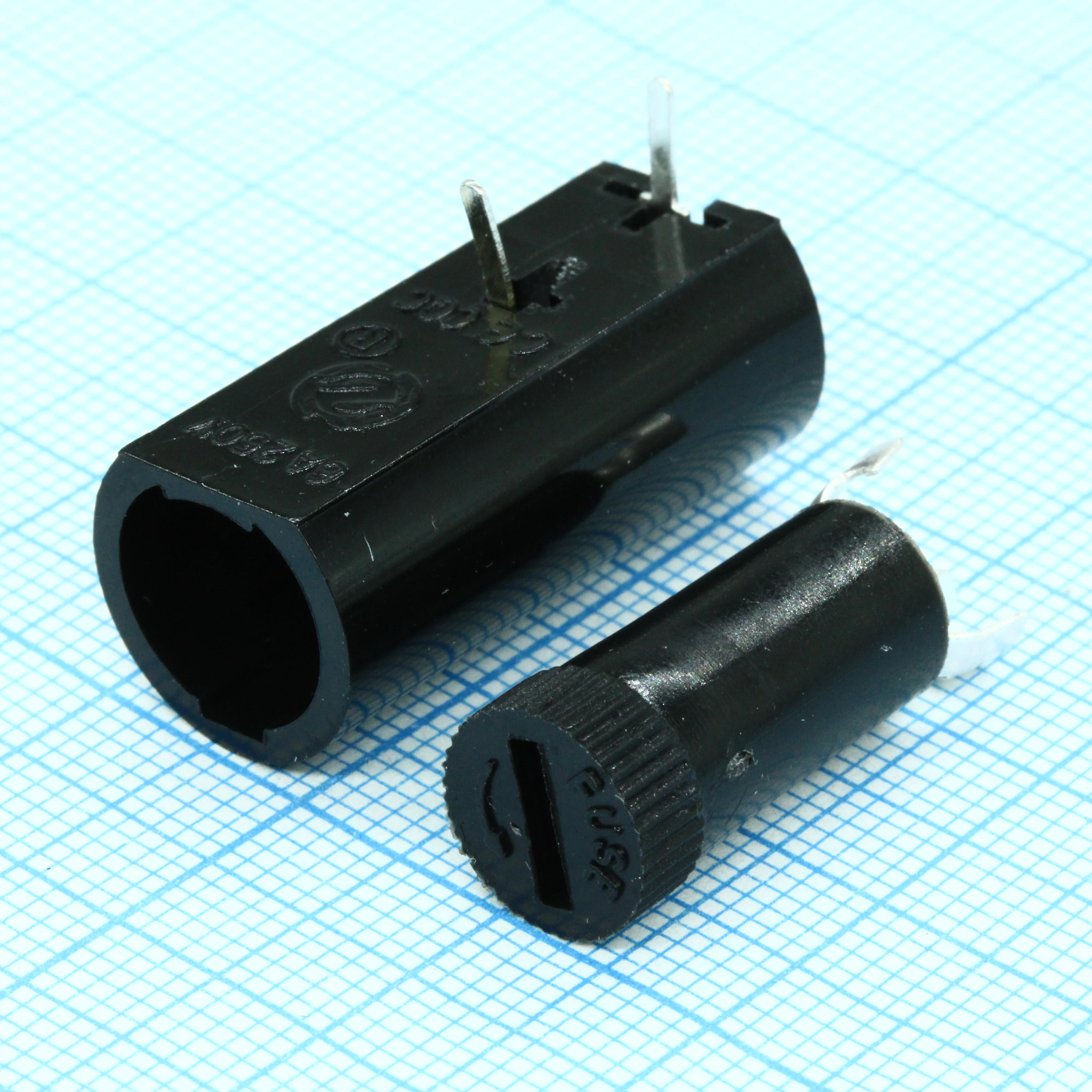 ZH110 - Держатель предохранителя 5х20mm, закрытого типа, монтаж на плату