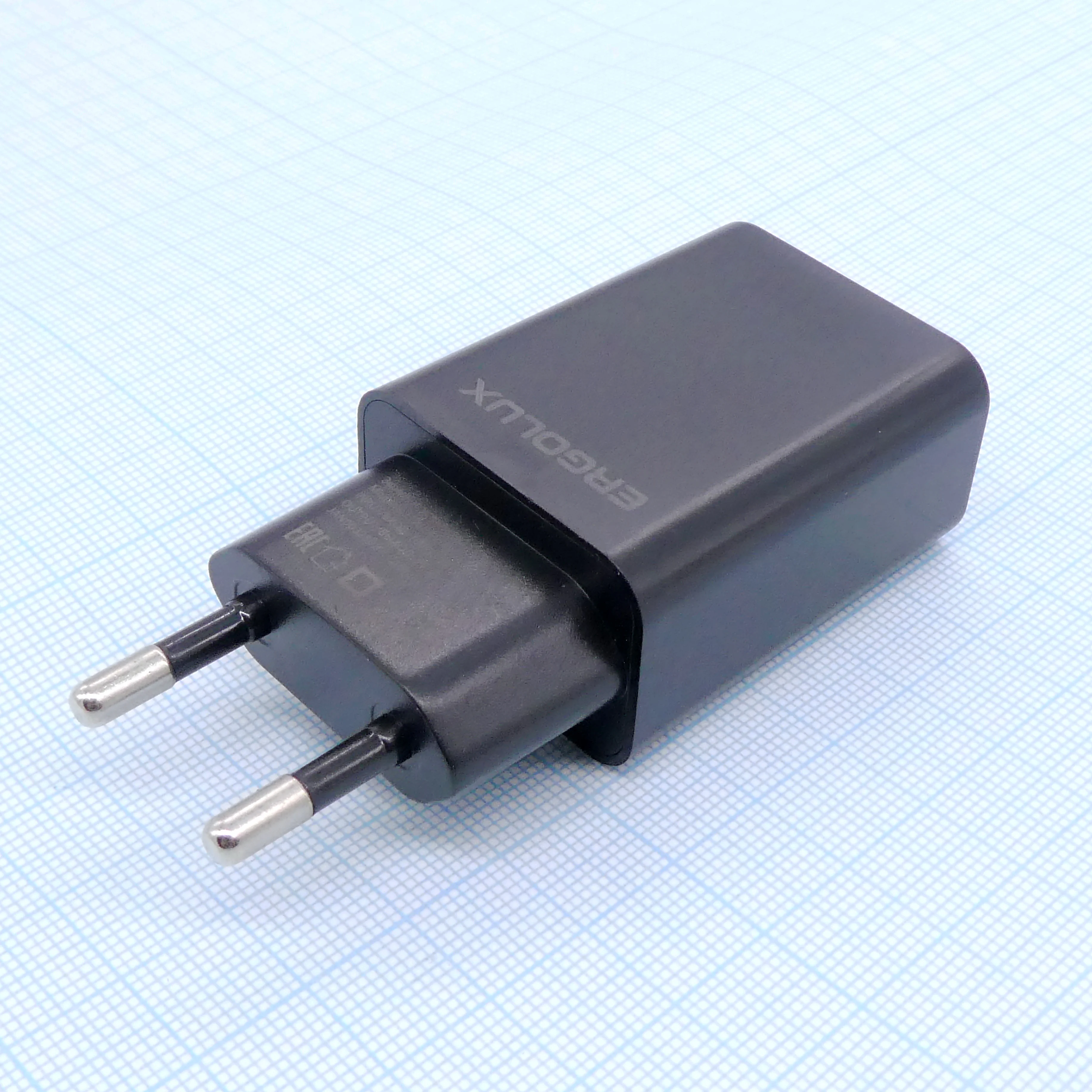 ERGOLUX ELX-РA01P-C02 5В/2А - сетевой блок питания на один USB разъём