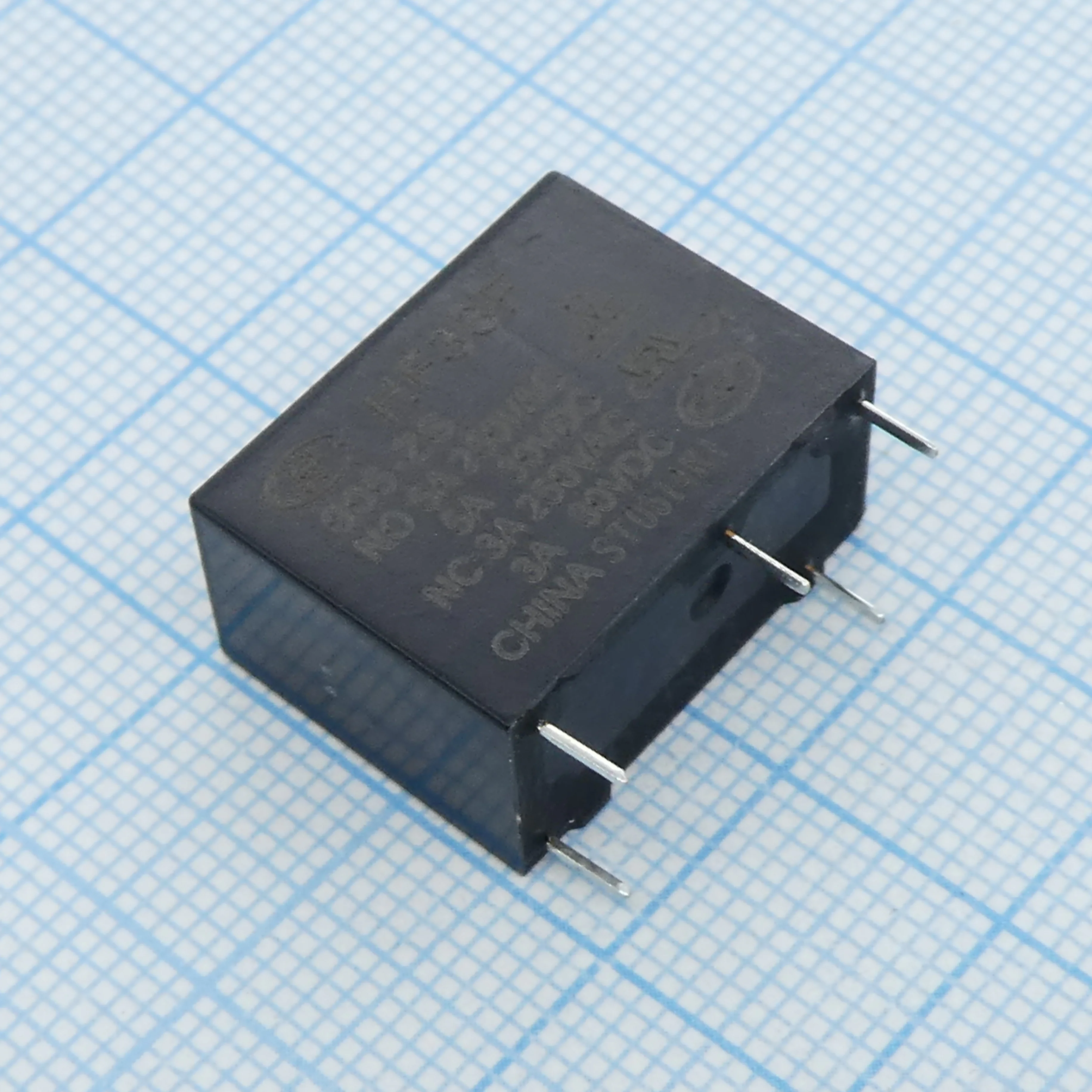 HF33F/005-ZS3 - Сверхминиатюрное силовое реле серия HF33F10А SPDT (одна контактная группа-два направления) катушка 5В